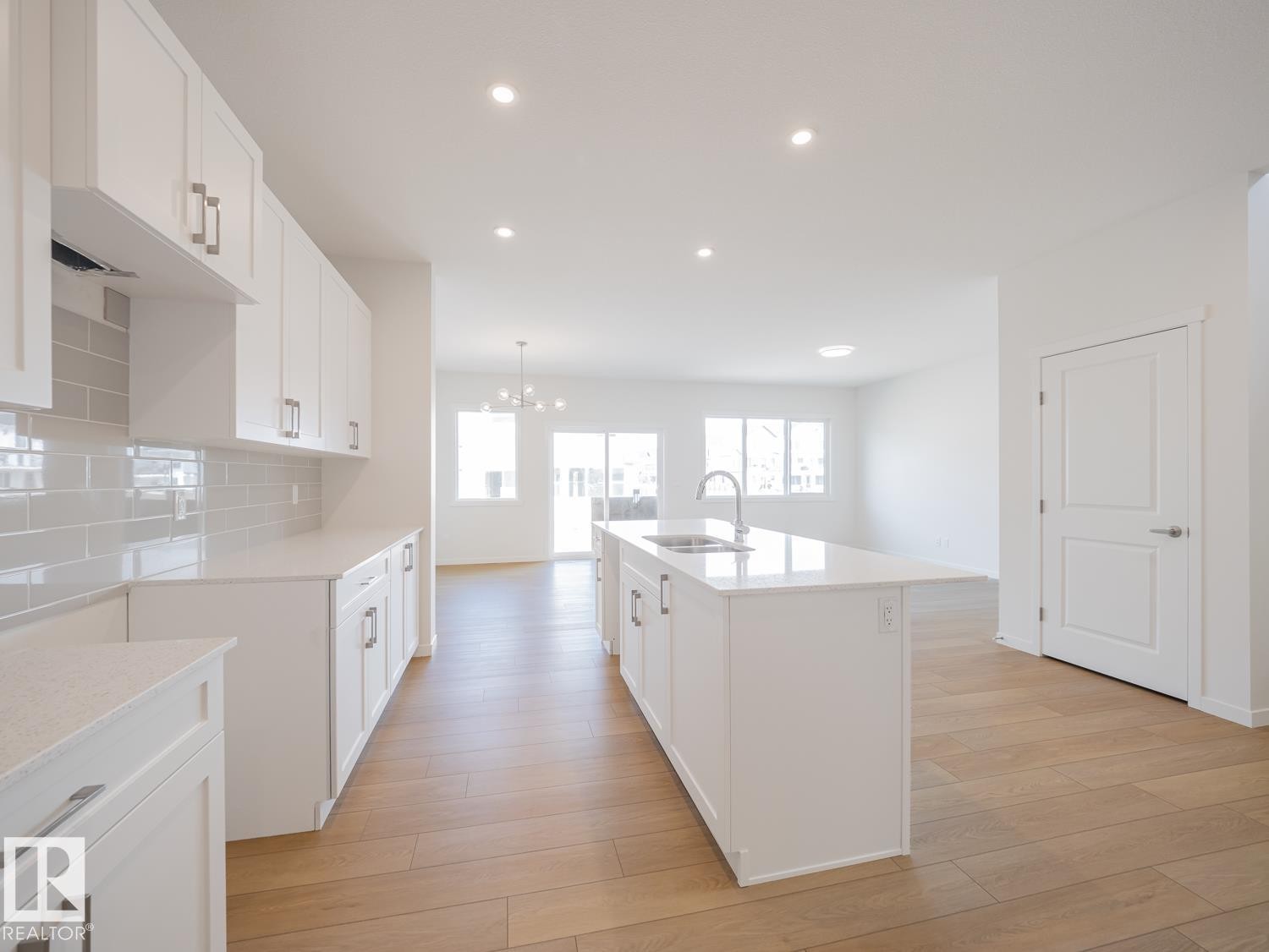 17724 7 Street Ne, Edmonton, AB - Indoor Photo Showing Kitchen