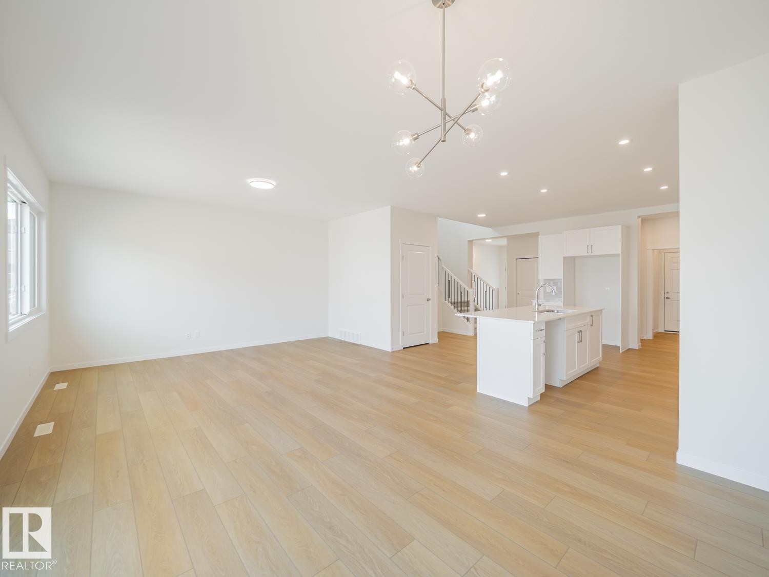 17724 7 Street Ne, Edmonton, AB - Indoor Photo Showing Other Room