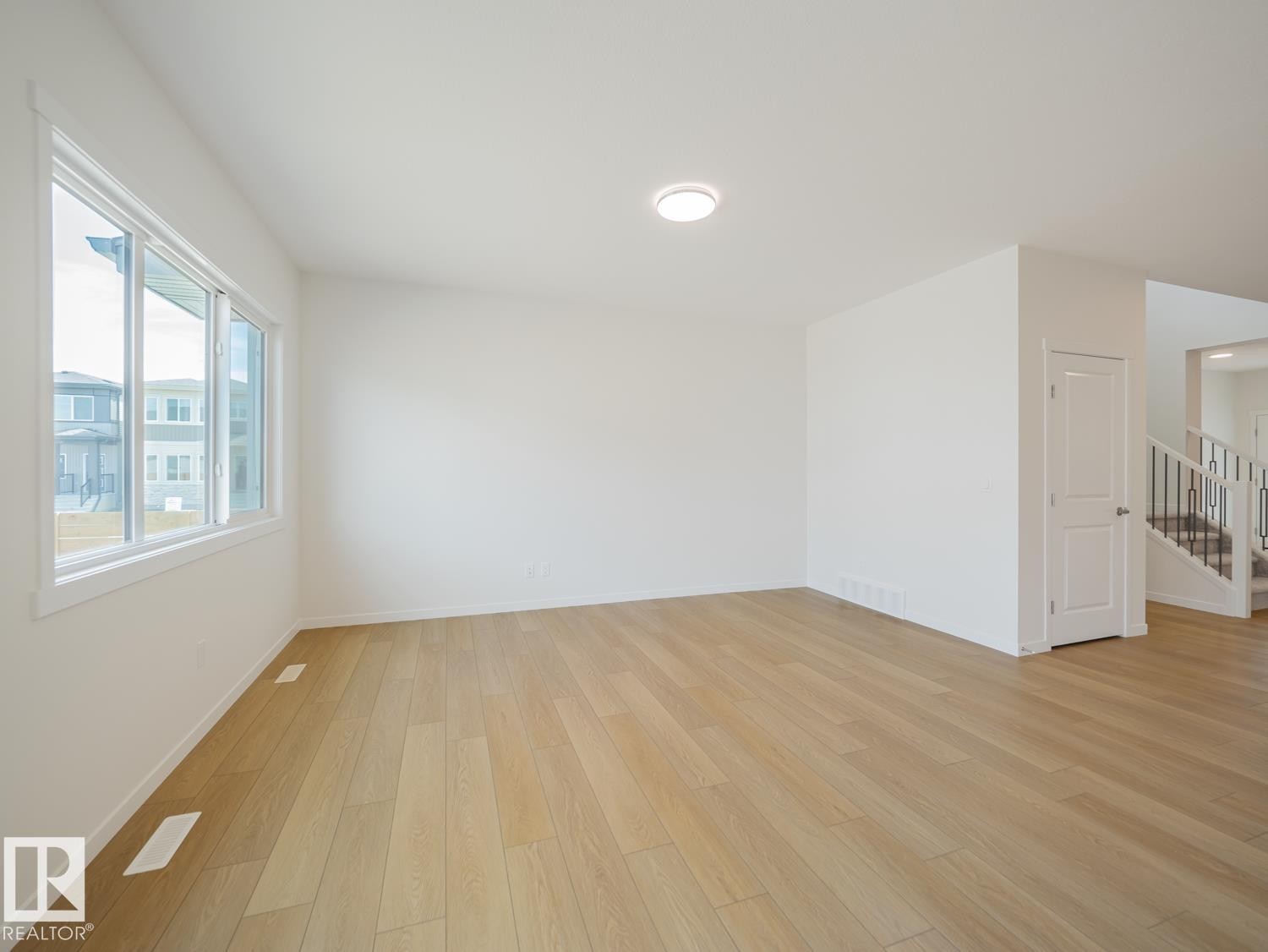 17724 7 Street Ne, Edmonton, AB - Indoor Photo Showing Other Room