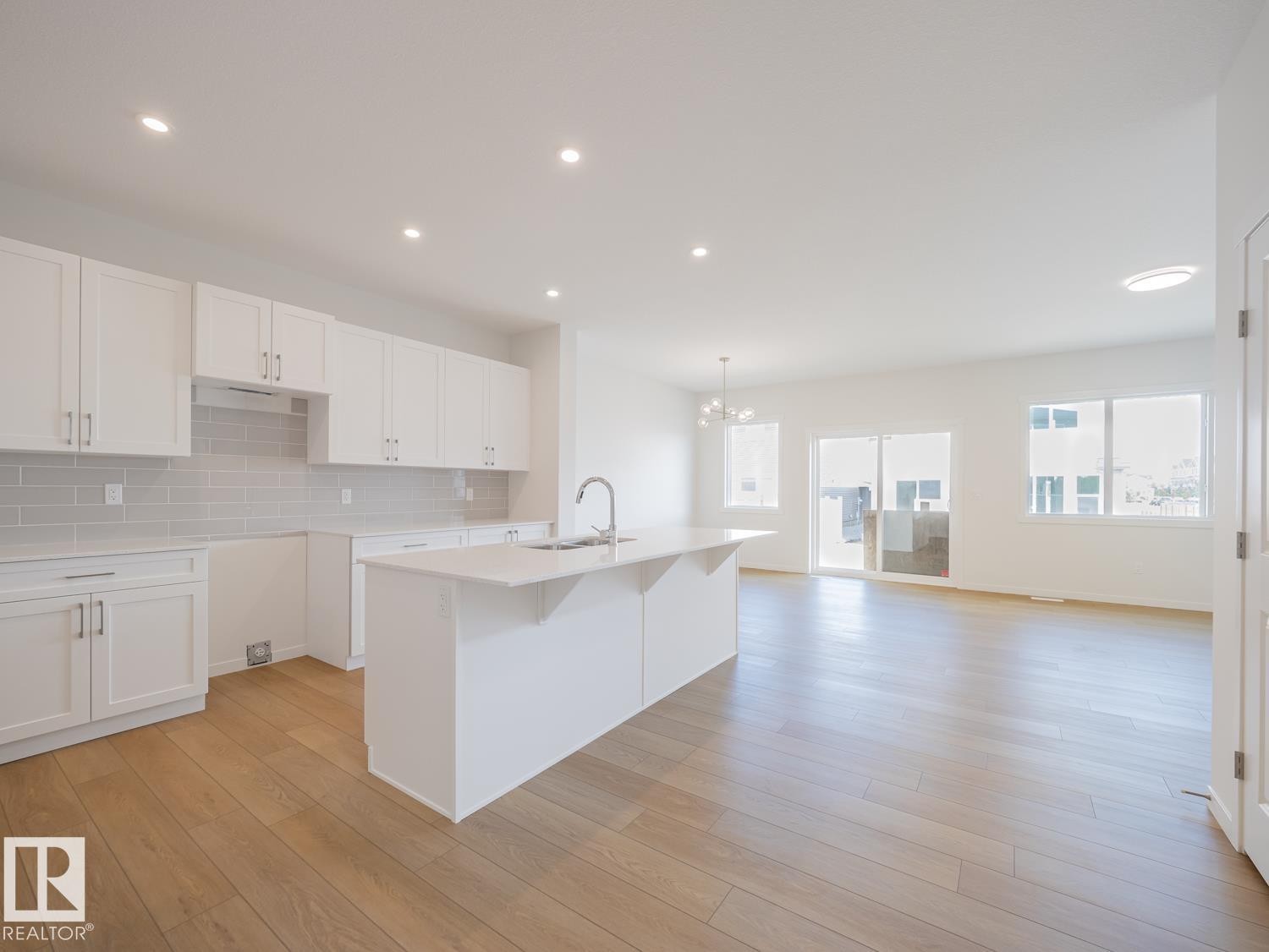 17724 7 Street Ne, Edmonton, AB - Indoor Photo Showing Kitchen With Upgraded Kitchen