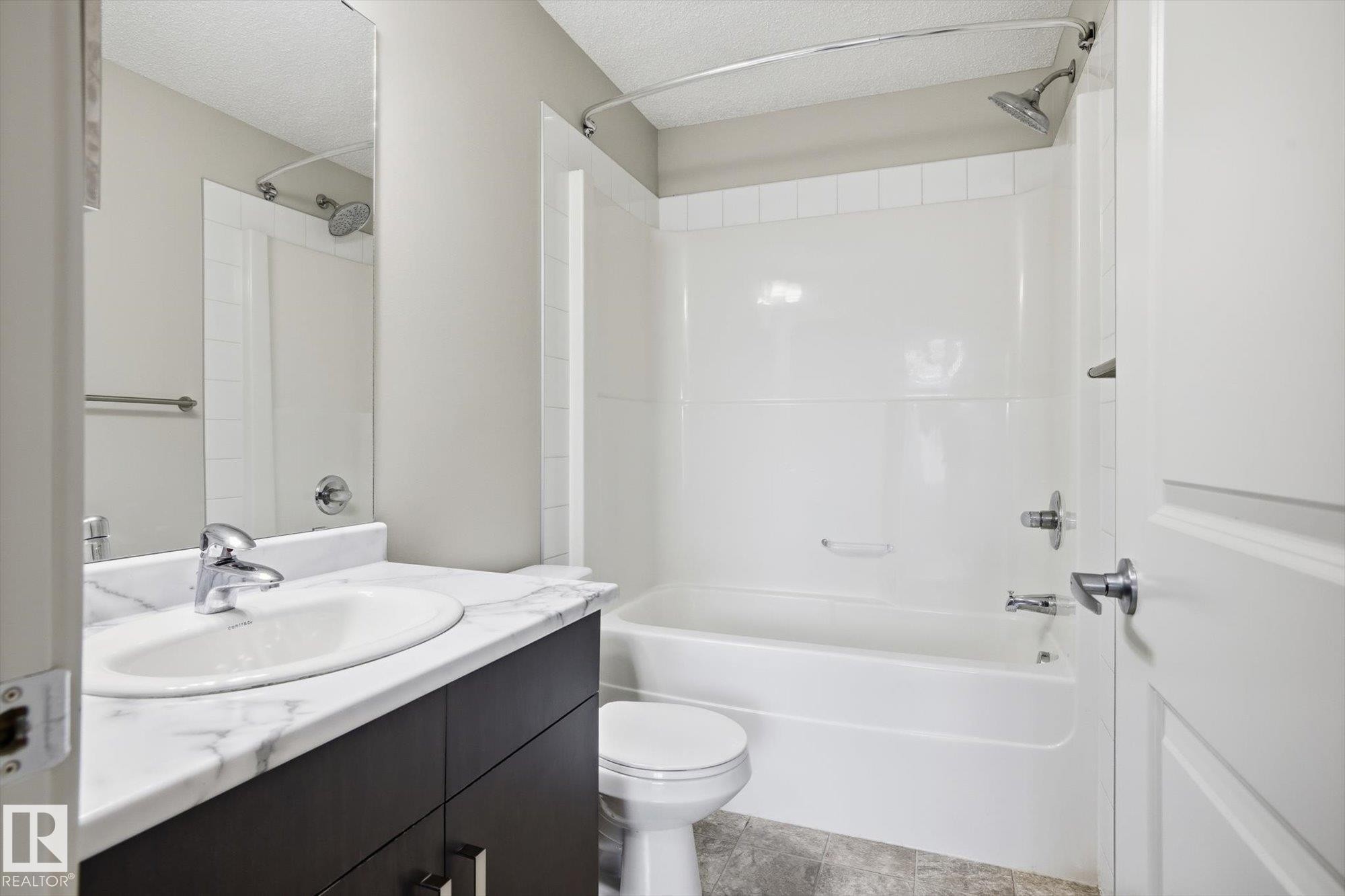 #424 5515 7 Av Sw, Edmonton, AB - Indoor Photo Showing Bathroom