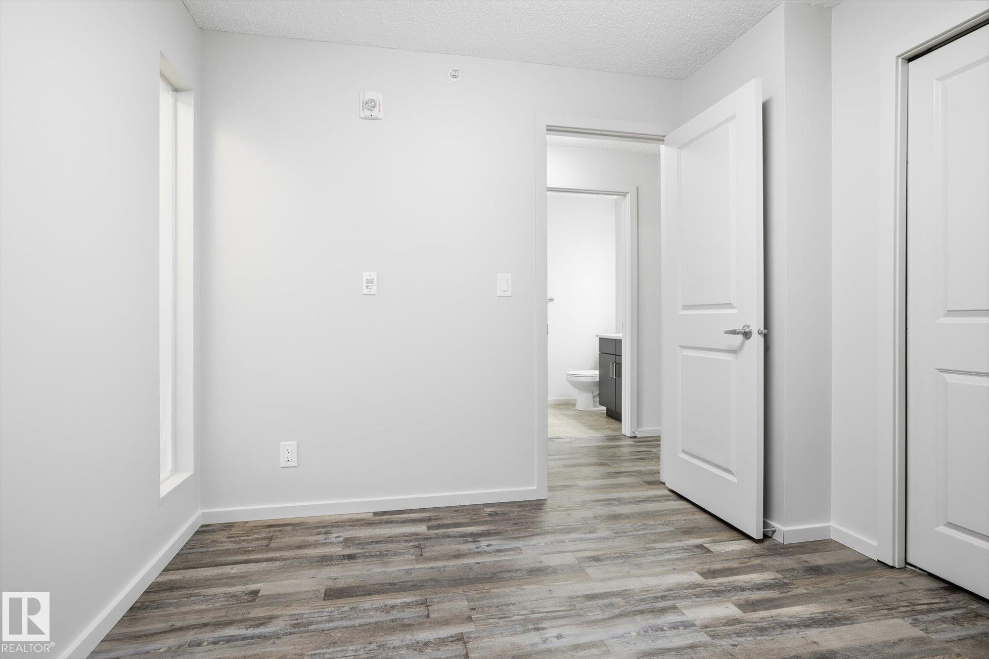 #424 5515 7 Av Sw, Edmonton, AB - Indoor Photo Showing Other Room