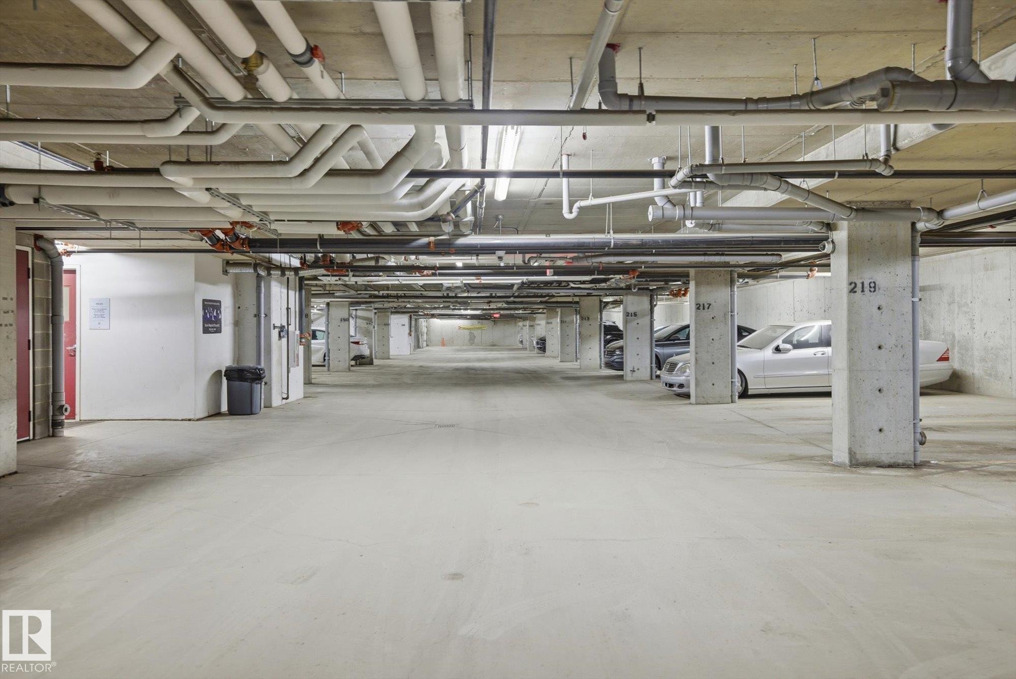 #424 5515 7 Av Sw, Edmonton, AB - Indoor Photo Showing Garage