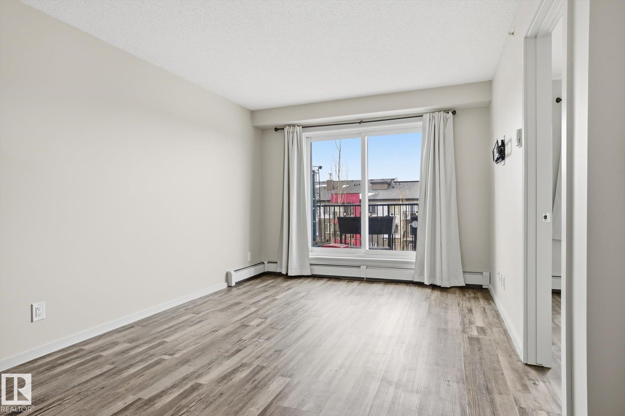 #424 5515 7 Av Sw, Edmonton, AB - Indoor Photo Showing Other Room