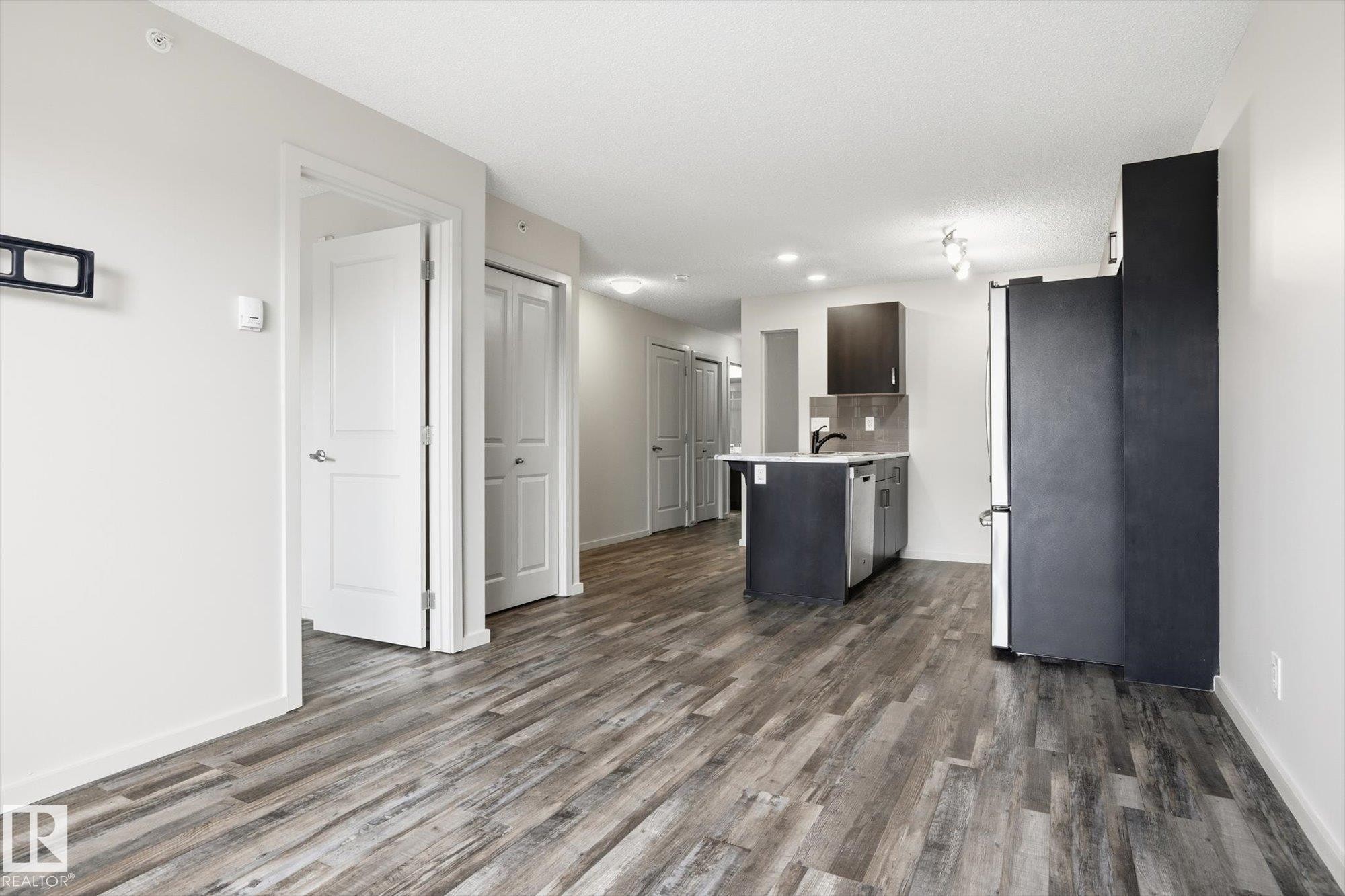 #424 5515 7 Av Sw, Edmonton, AB - Indoor Photo Showing Kitchen