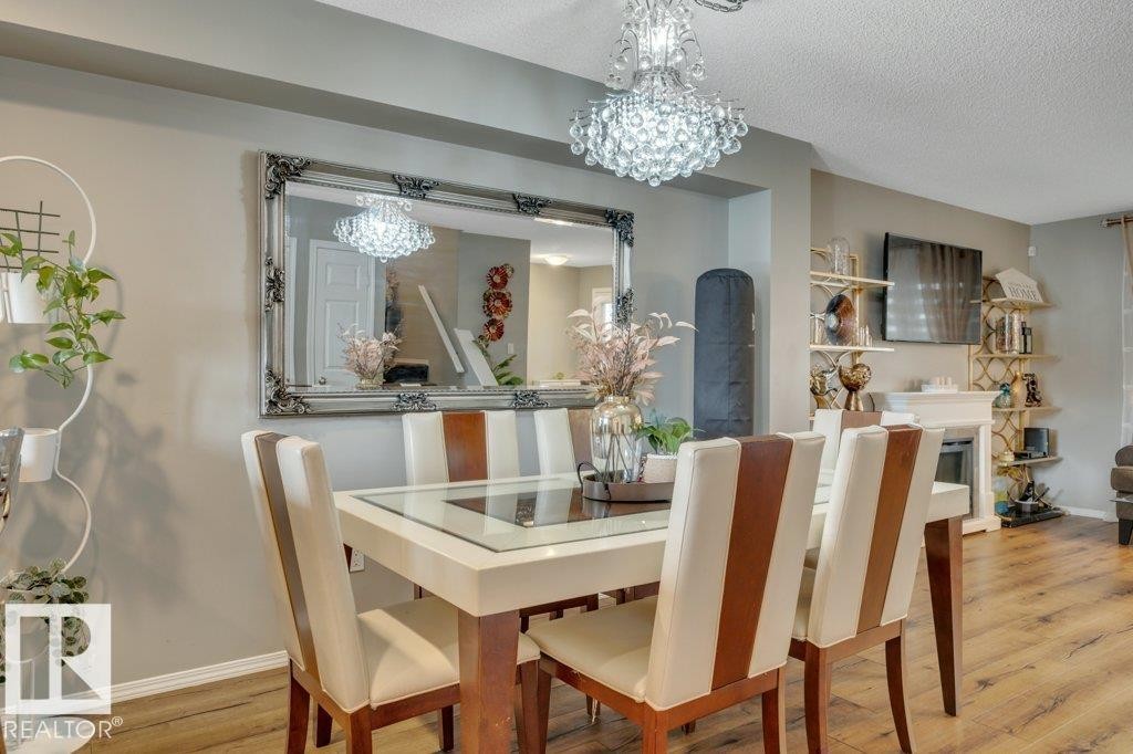 723 Secord Boulevard Nw, Edmonton, AB - Indoor Photo Showing Dining Room