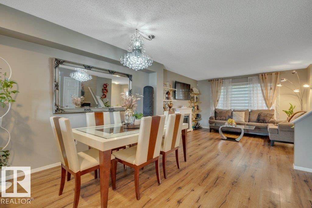723 Secord Boulevard Nw, Edmonton, AB - Indoor Photo Showing Dining Room