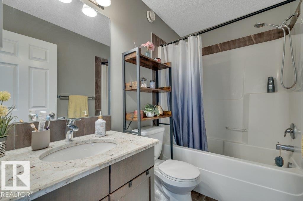 723 Secord Boulevard Nw, Edmonton, AB - Indoor Photo Showing Bathroom