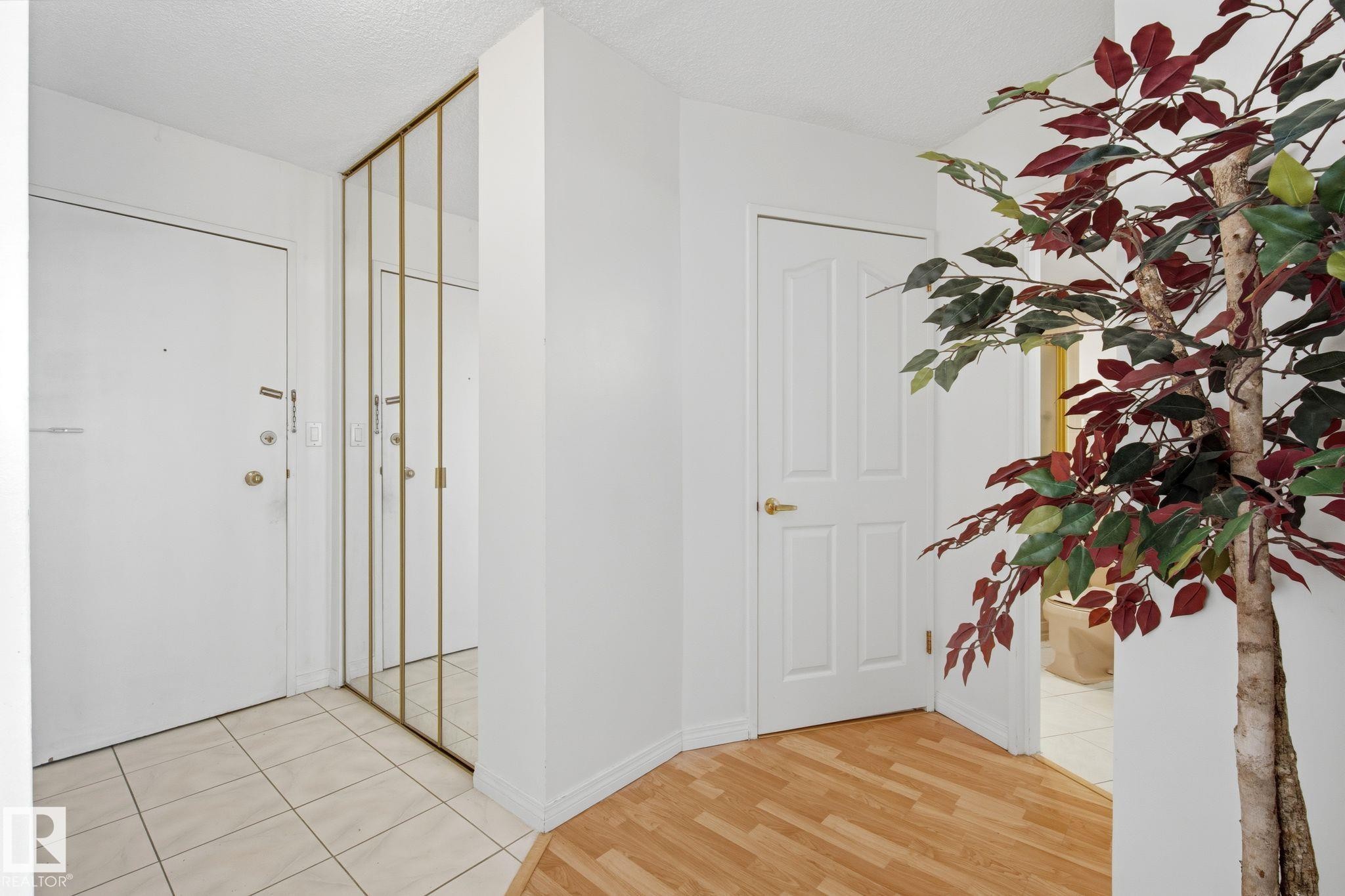 #1413 13910 Stony Plain Rd Nw, Edmonton, AB - Indoor Photo Showing Other Room