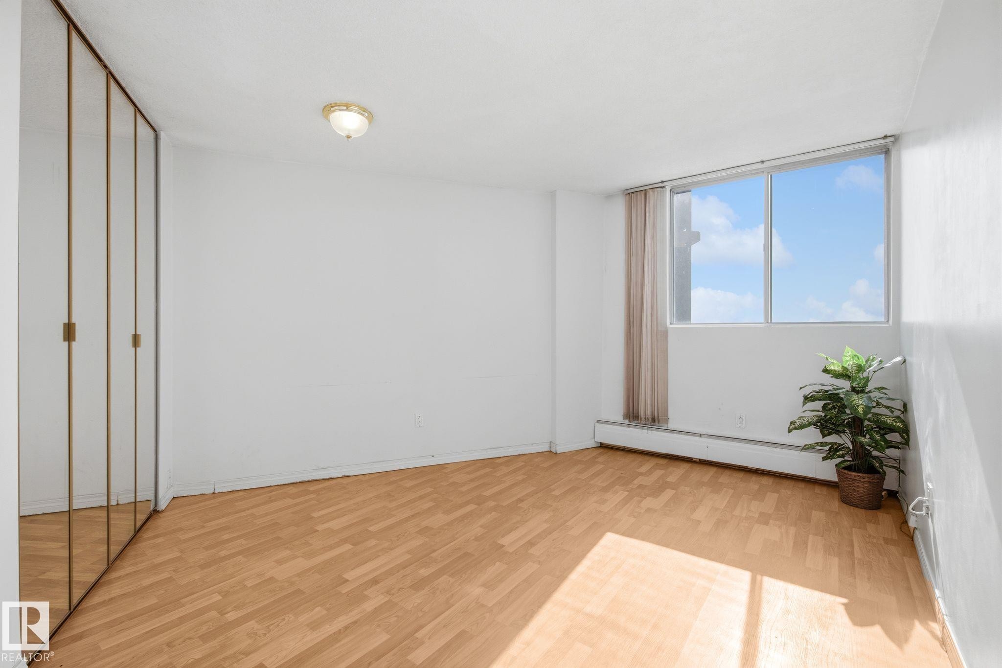#1413 13910 Stony Plain Rd Nw, Edmonton, AB - Indoor Photo Showing Other Room