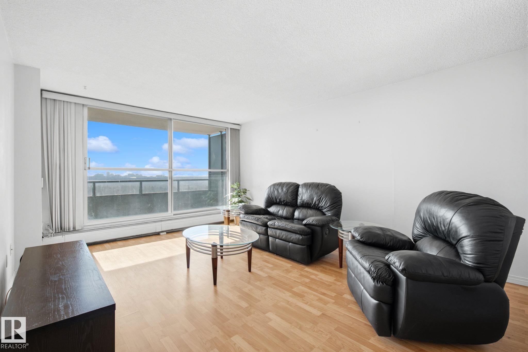 #1413 13910 Stony Plain Rd Nw, Edmonton, AB - Indoor Photo Showing Living Room