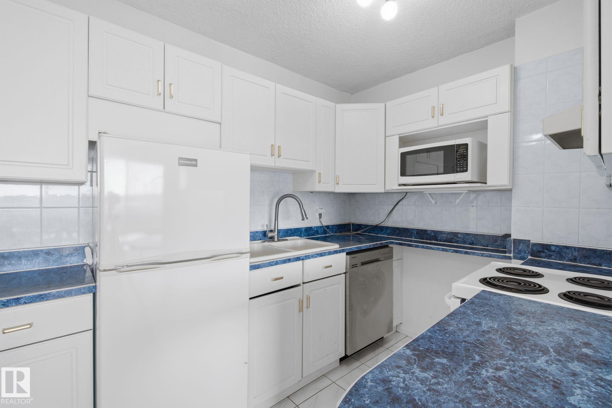 #1413 13910 Stony Plain Rd Nw, Edmonton, AB - Indoor Photo Showing Kitchen