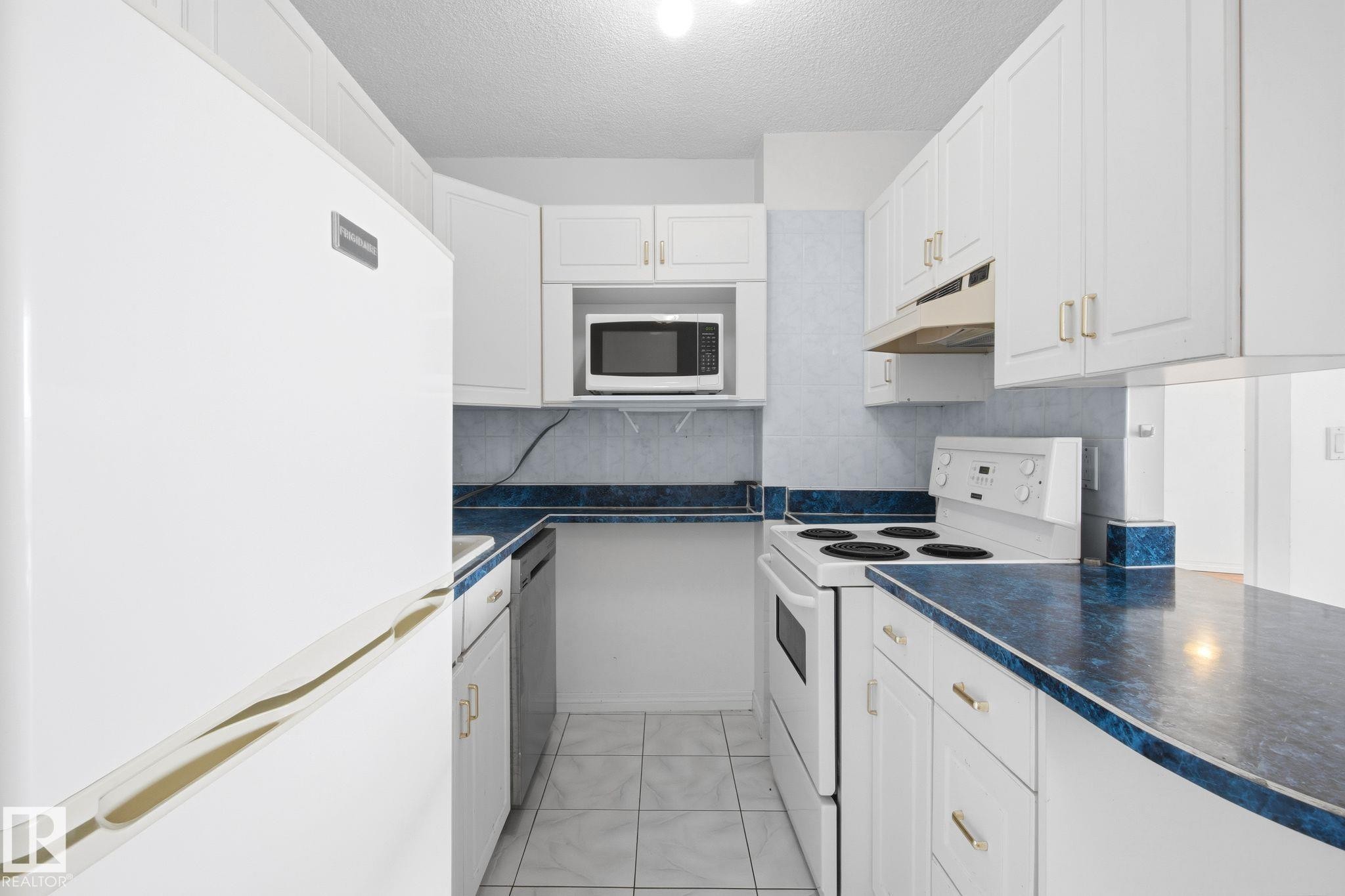 #1413 13910 Stony Plain Rd Nw, Edmonton, AB - Indoor Photo Showing Kitchen