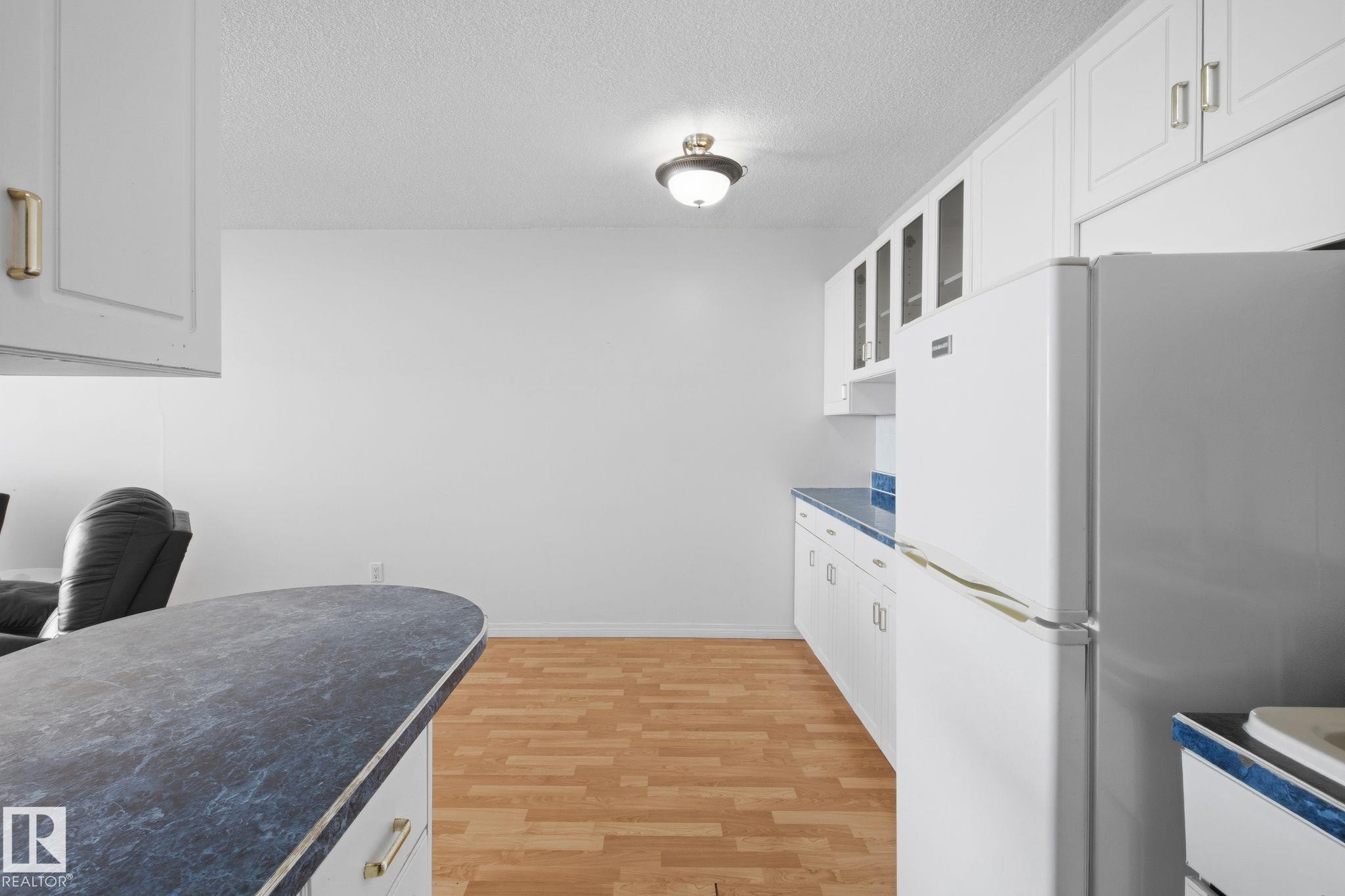 #1413 13910 Stony Plain Rd Nw, Edmonton, AB - Indoor
