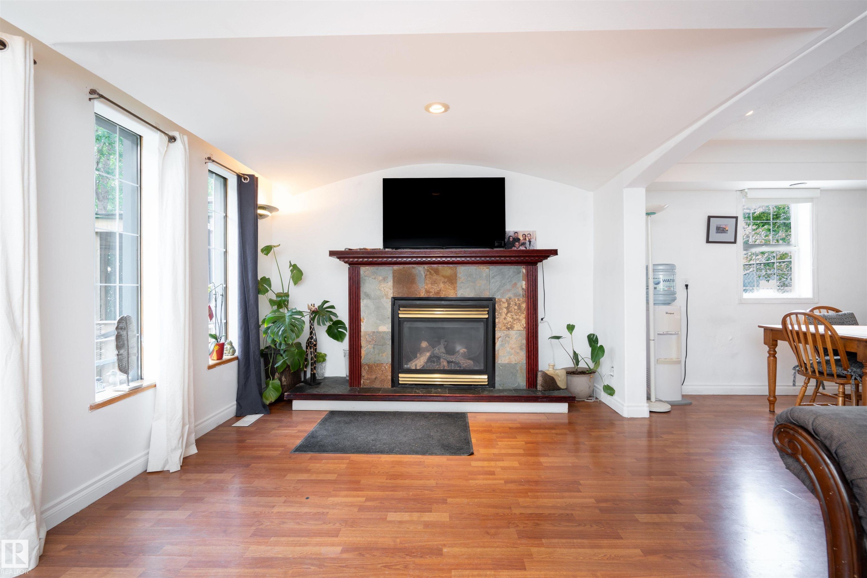 11918 42 Street Nw, Edmonton, AB - Indoor Photo Showing Living Room With Fireplace