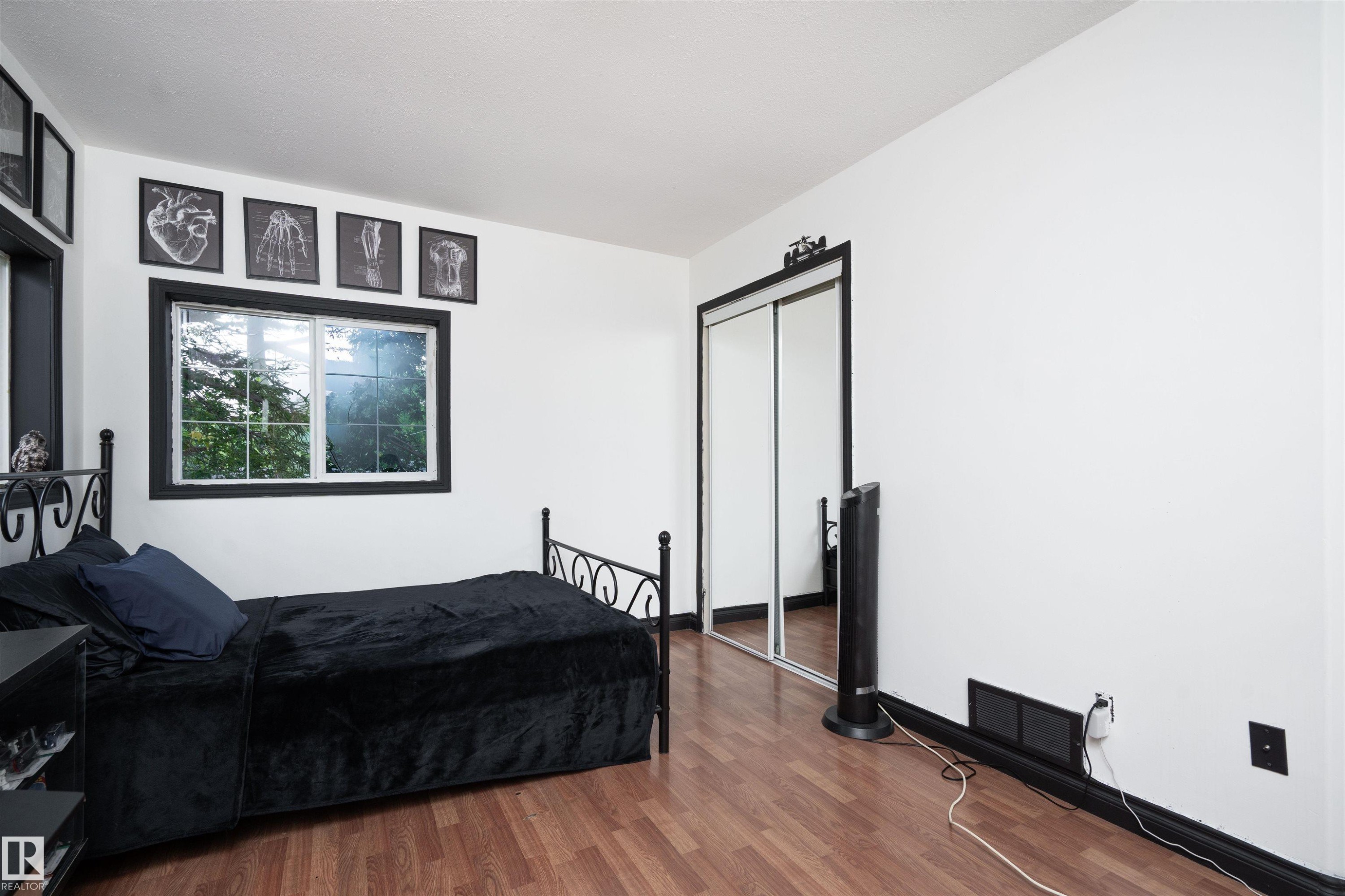 11918 42 Street Nw, Edmonton, AB - Indoor