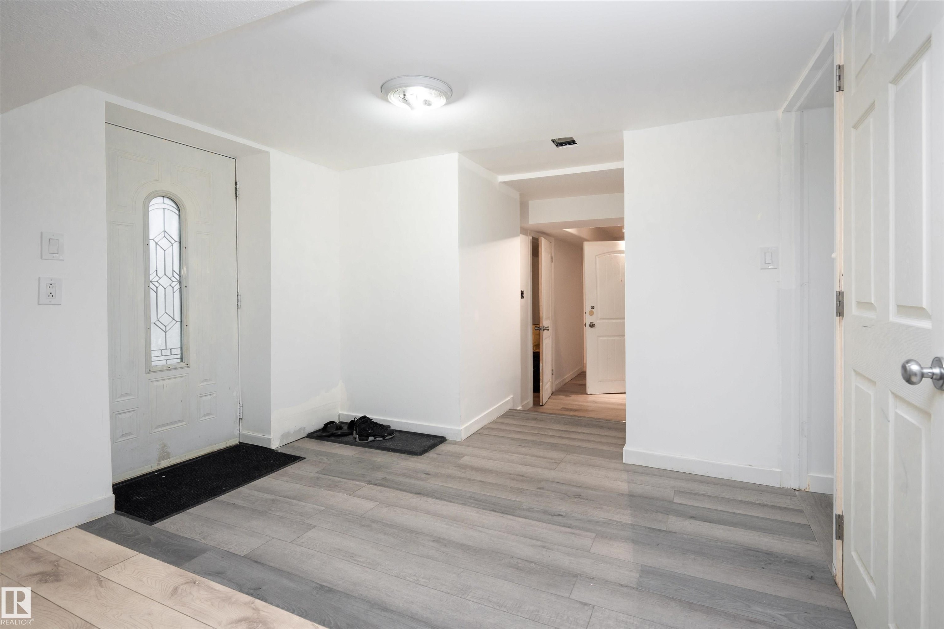 11918 42 Street Nw, Edmonton, AB - Indoor Photo Showing Other Room