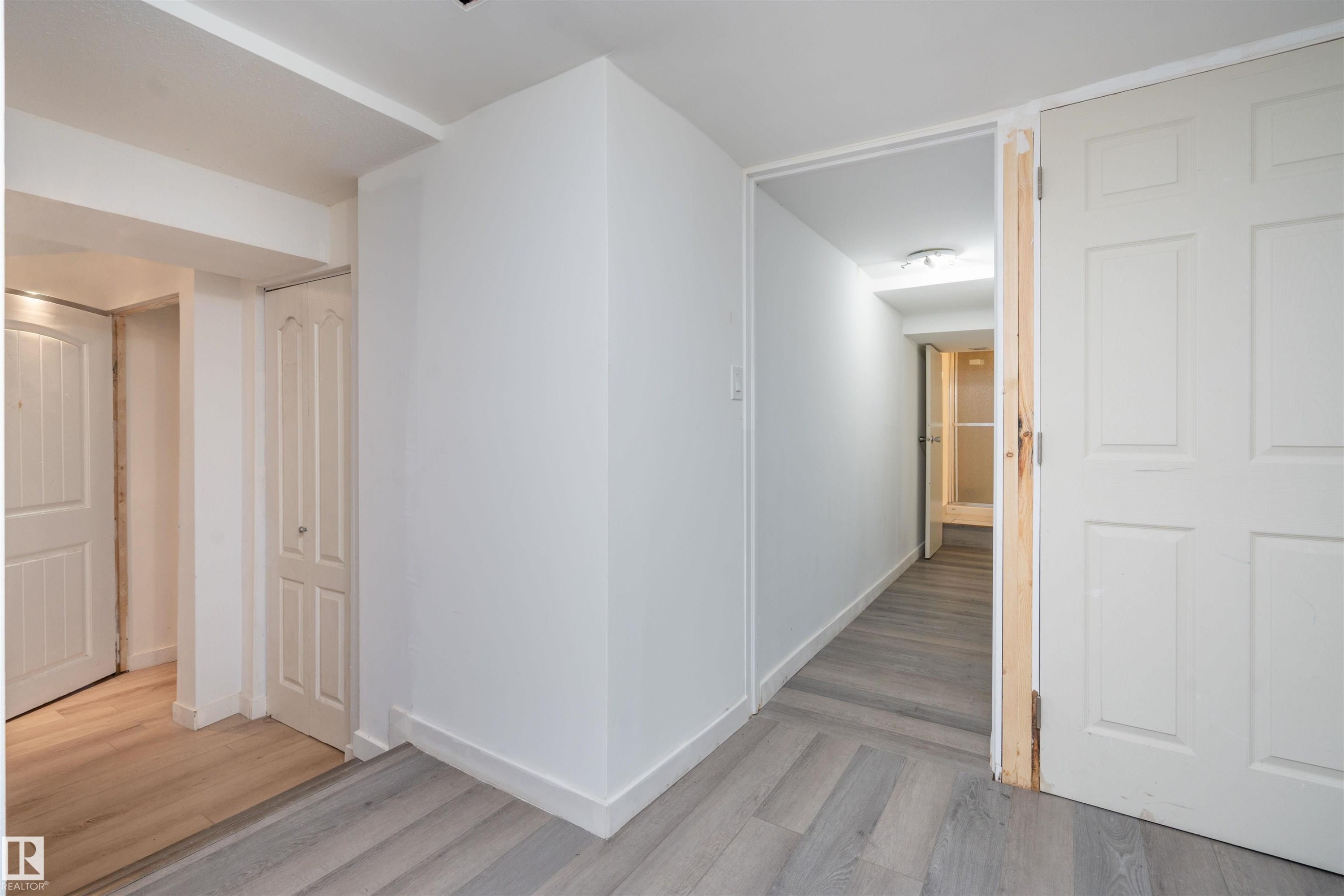 11918 42 Street Nw, Edmonton, AB - Indoor Photo Showing Other Room