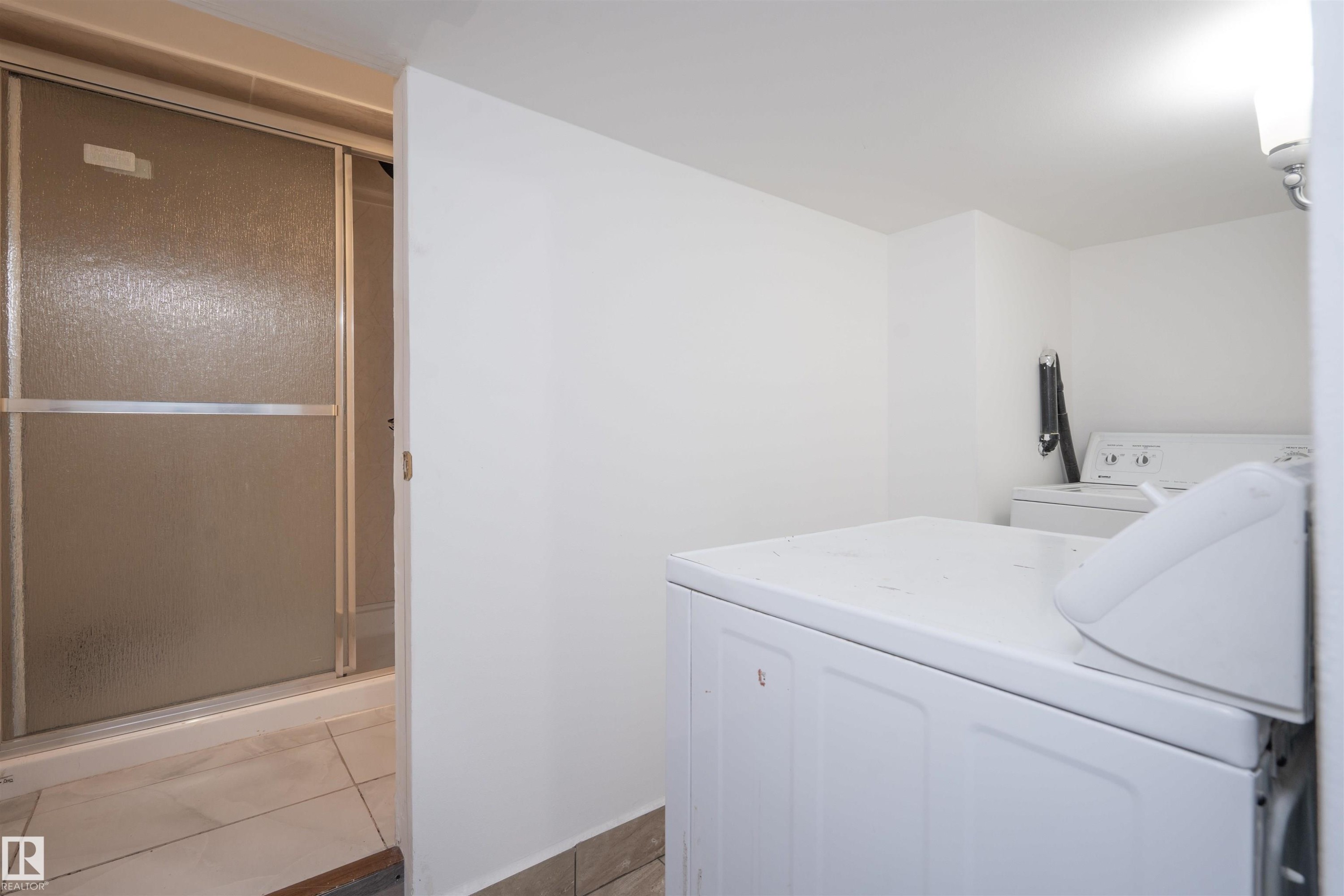 11918 42 Street Nw, Edmonton, AB - Indoor Photo Showing Laundry Room