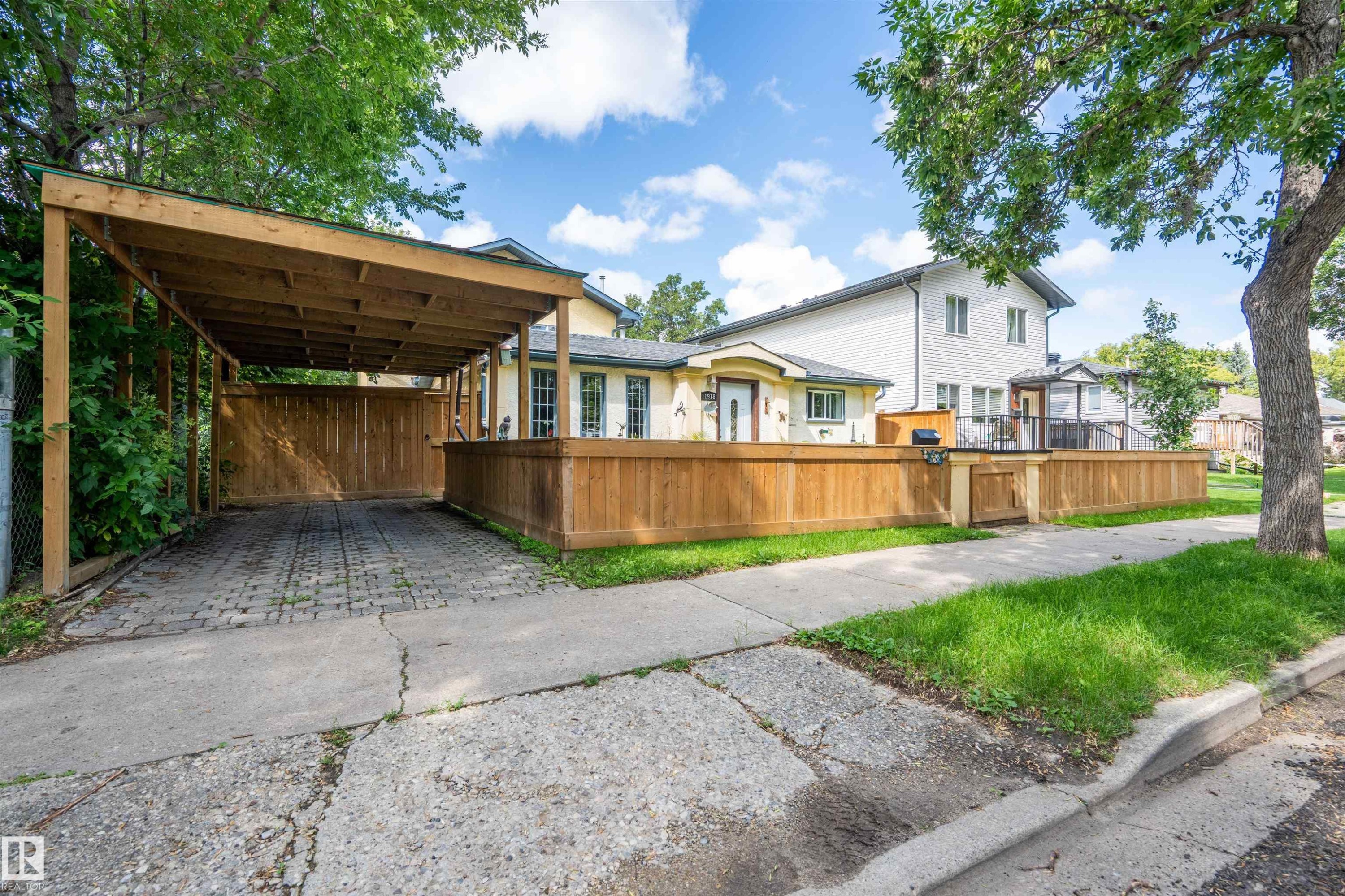 11918 42 Street Nw, Edmonton, AB - Outdoor