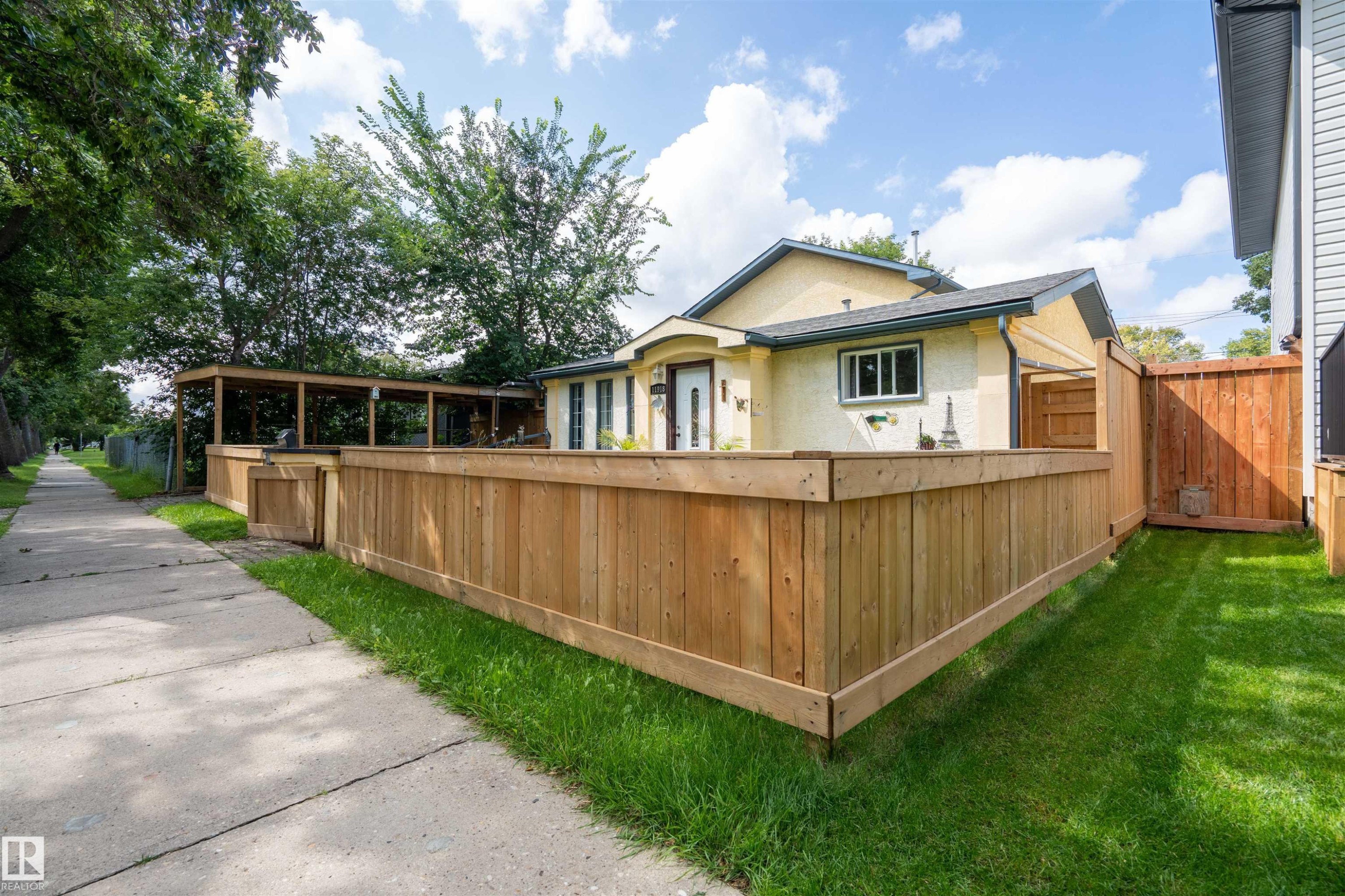 11918 42 Street Nw, Edmonton, AB - Outdoor