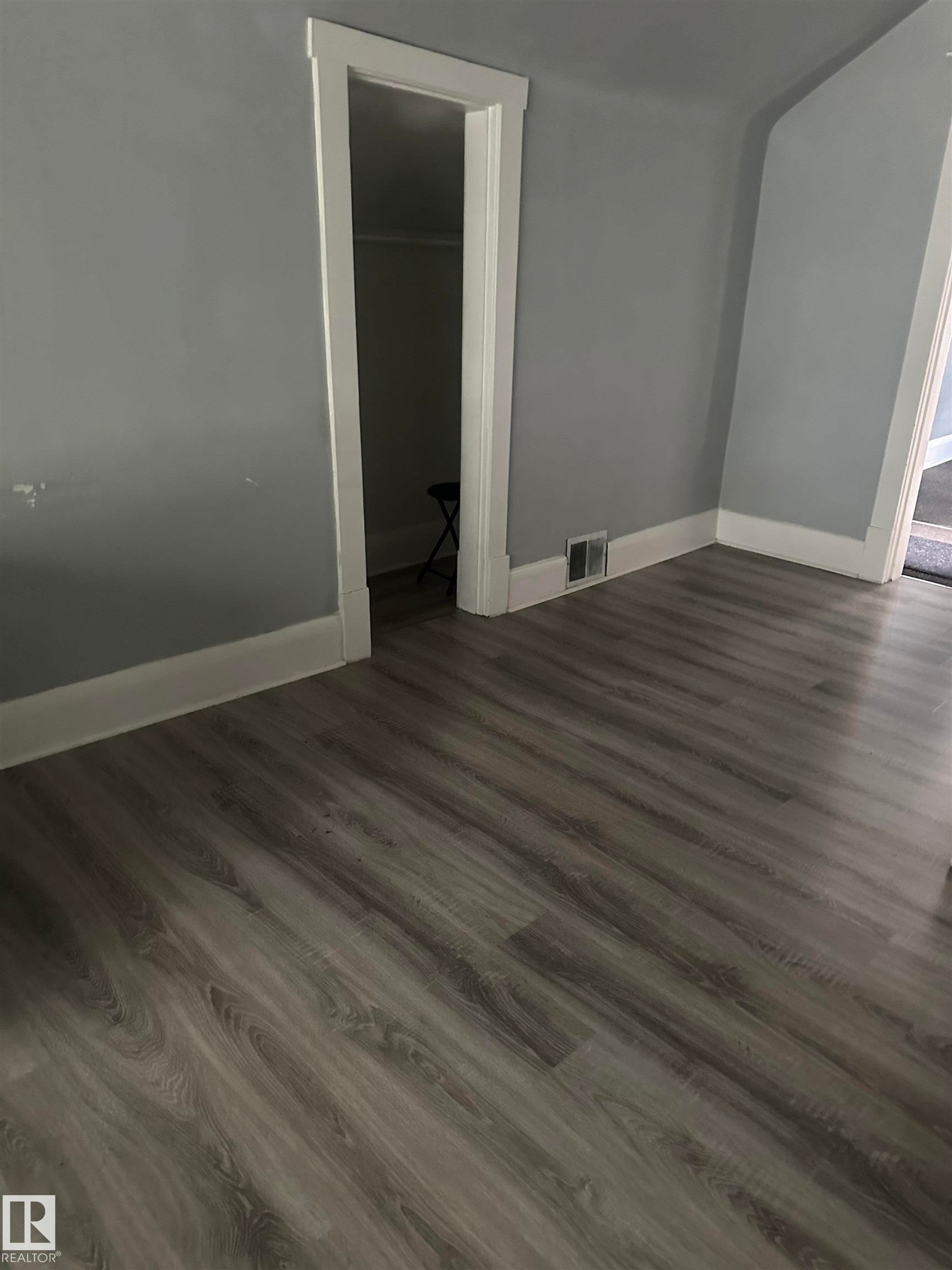 Upstairs - 11618 89 Street Nw, Edmonton, AB - Indoor Photo Showing Other Room