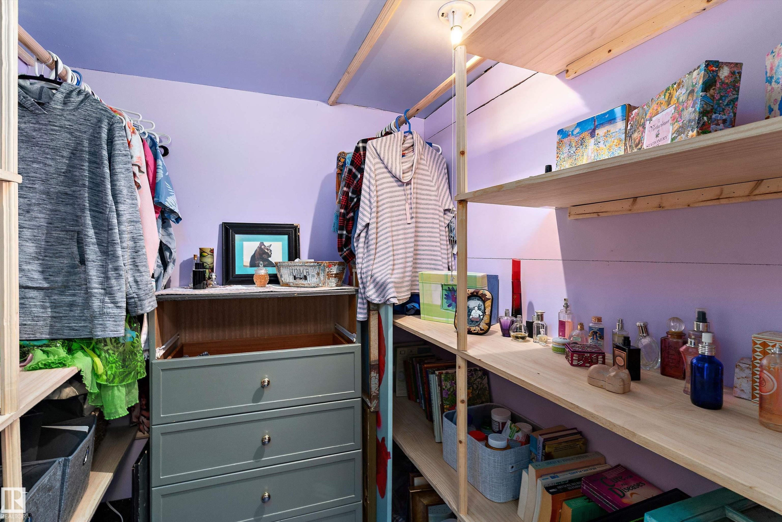 With organizers - 5404 45 Avenue, Wetaskiwin, AB - Indoor With Storage