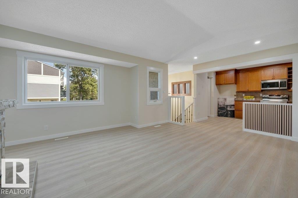633 Willow Crest Nw, Edmonton, AB - Indoor