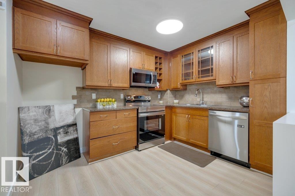 633 Willow Crest Nw, Edmonton, AB - Indoor Photo Showing Kitchen