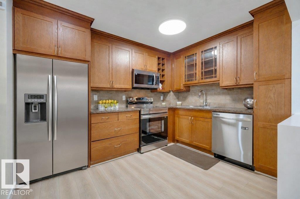 633 Willow Crest Nw, Edmonton, AB - Indoor Photo Showing Kitchen
