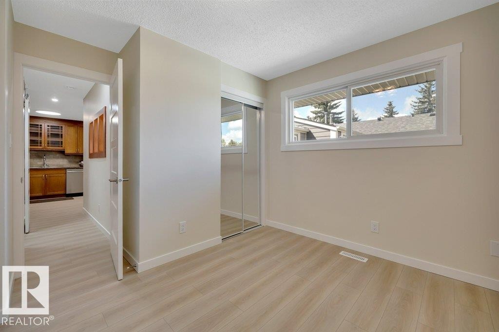 633 Willow Crest Nw, Edmonton, AB - Indoor Photo Showing Other Room