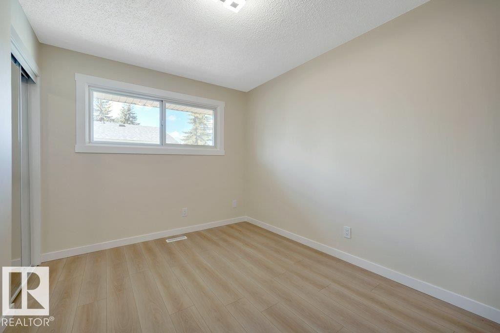 633 Willow Crest Nw, Edmonton, AB - Indoor Photo Showing Other Room