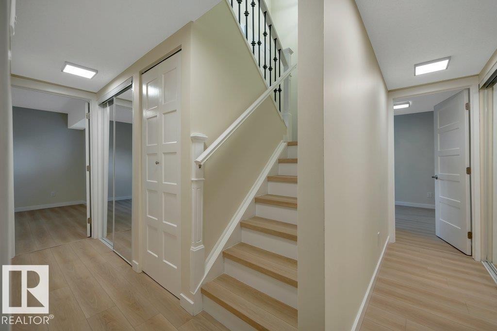 633 Willow Crest Nw, Edmonton, AB - Indoor Photo Showing Other Room