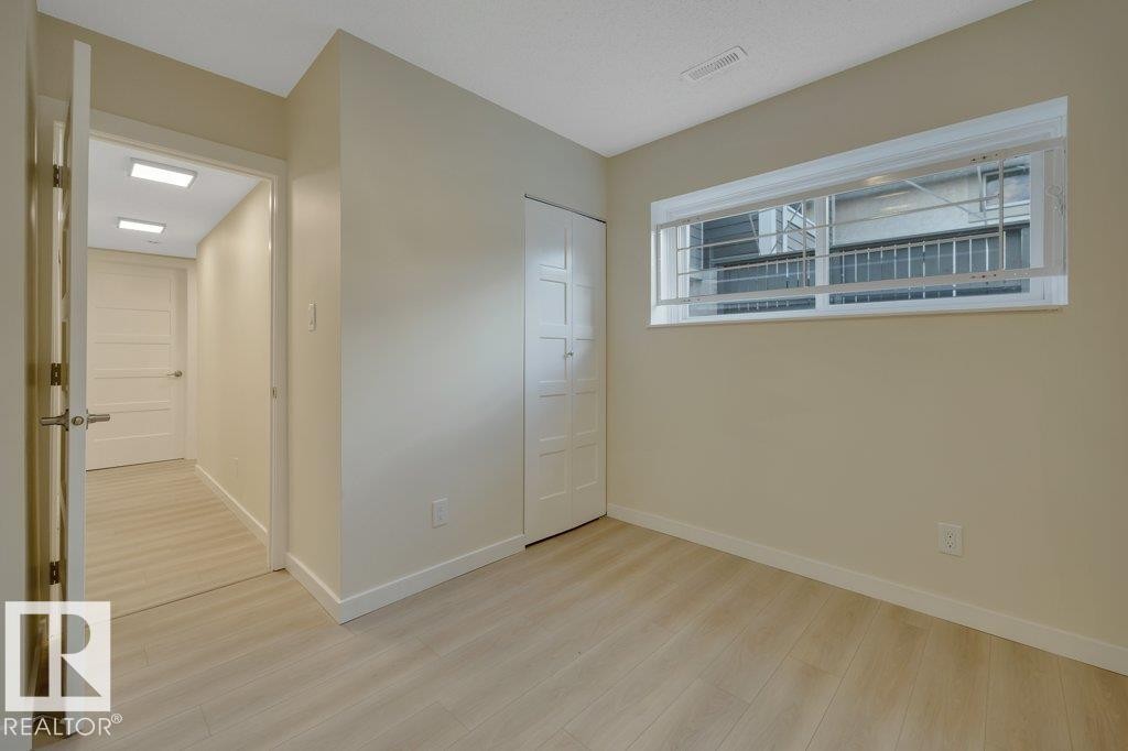 633 Willow Crest Nw, Edmonton, AB - Indoor Photo Showing Other Room