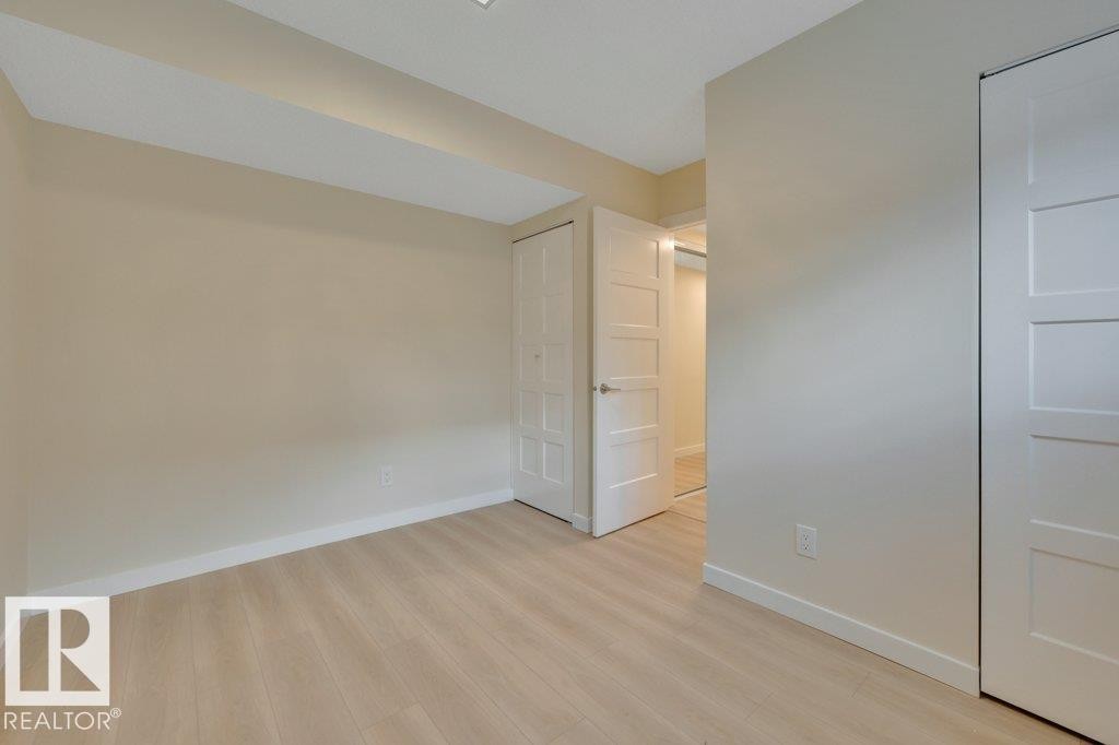 633 Willow Crest Nw, Edmonton, AB - Indoor Photo Showing Other Room