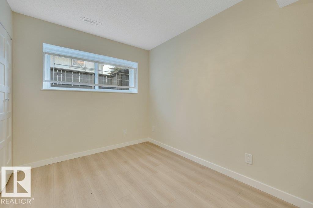 633 Willow Crest Nw, Edmonton, AB - Indoor Photo Showing Other Room