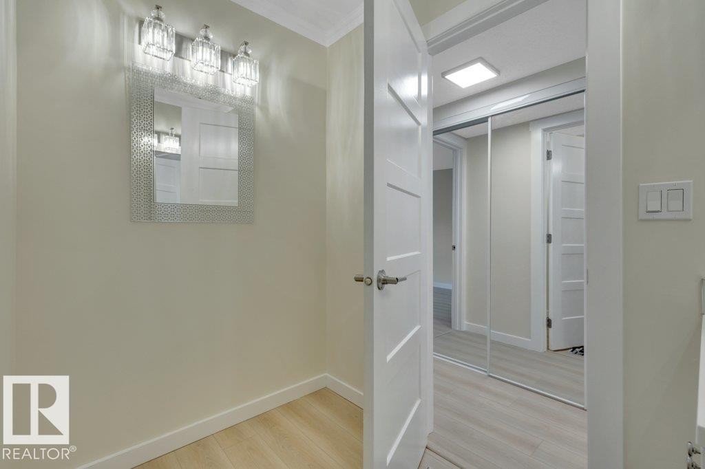 633 Willow Crest Nw, Edmonton, AB - Indoor Photo Showing Other Room