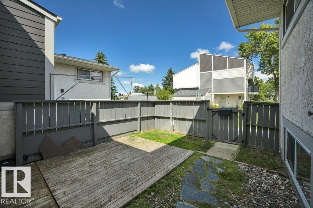633 Willow Crest Nw, Edmonton, AB - Outdoor With Exterior