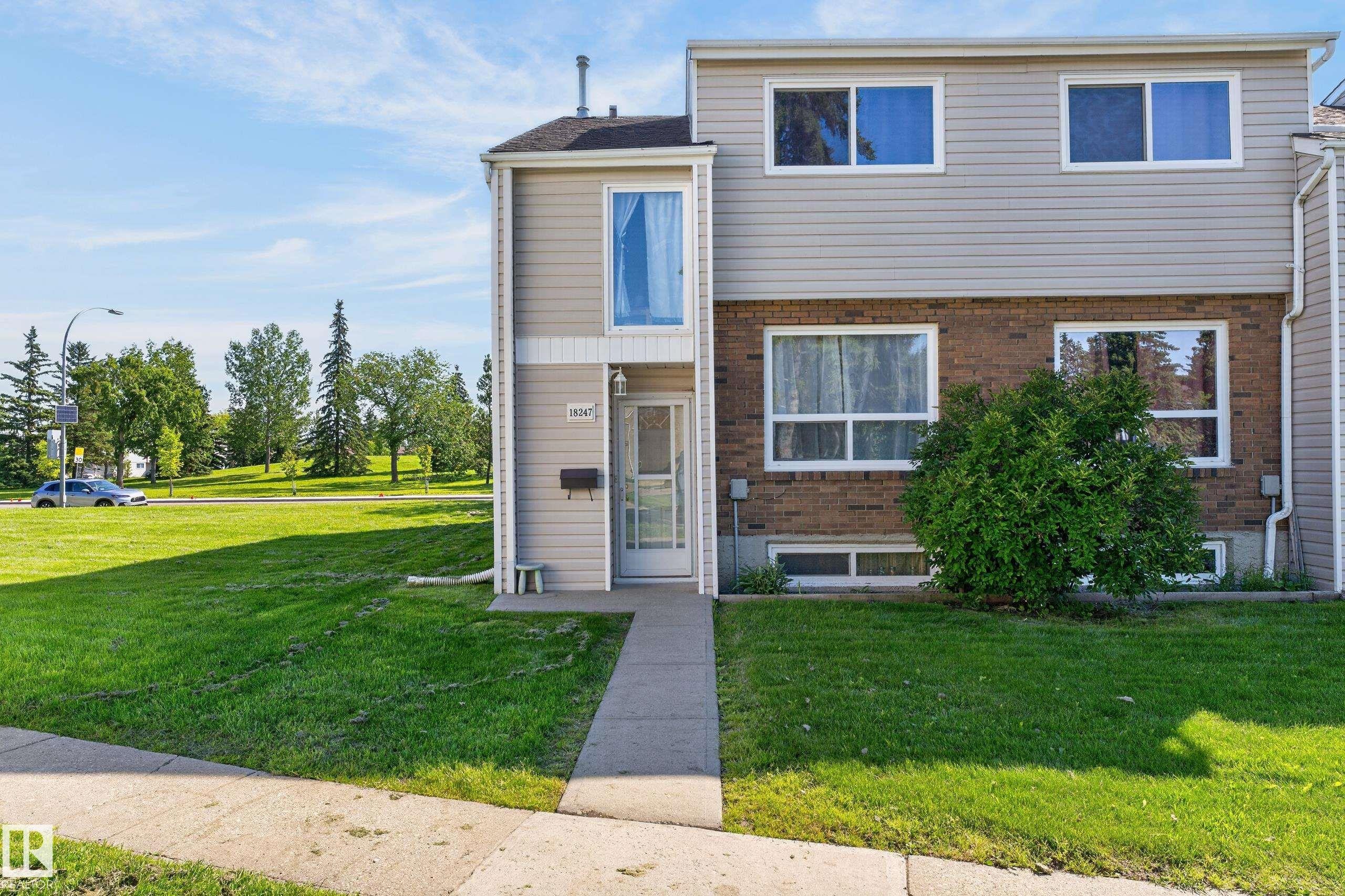 18247 93 Avenue Nw, Edmonton, AB - Outdoor