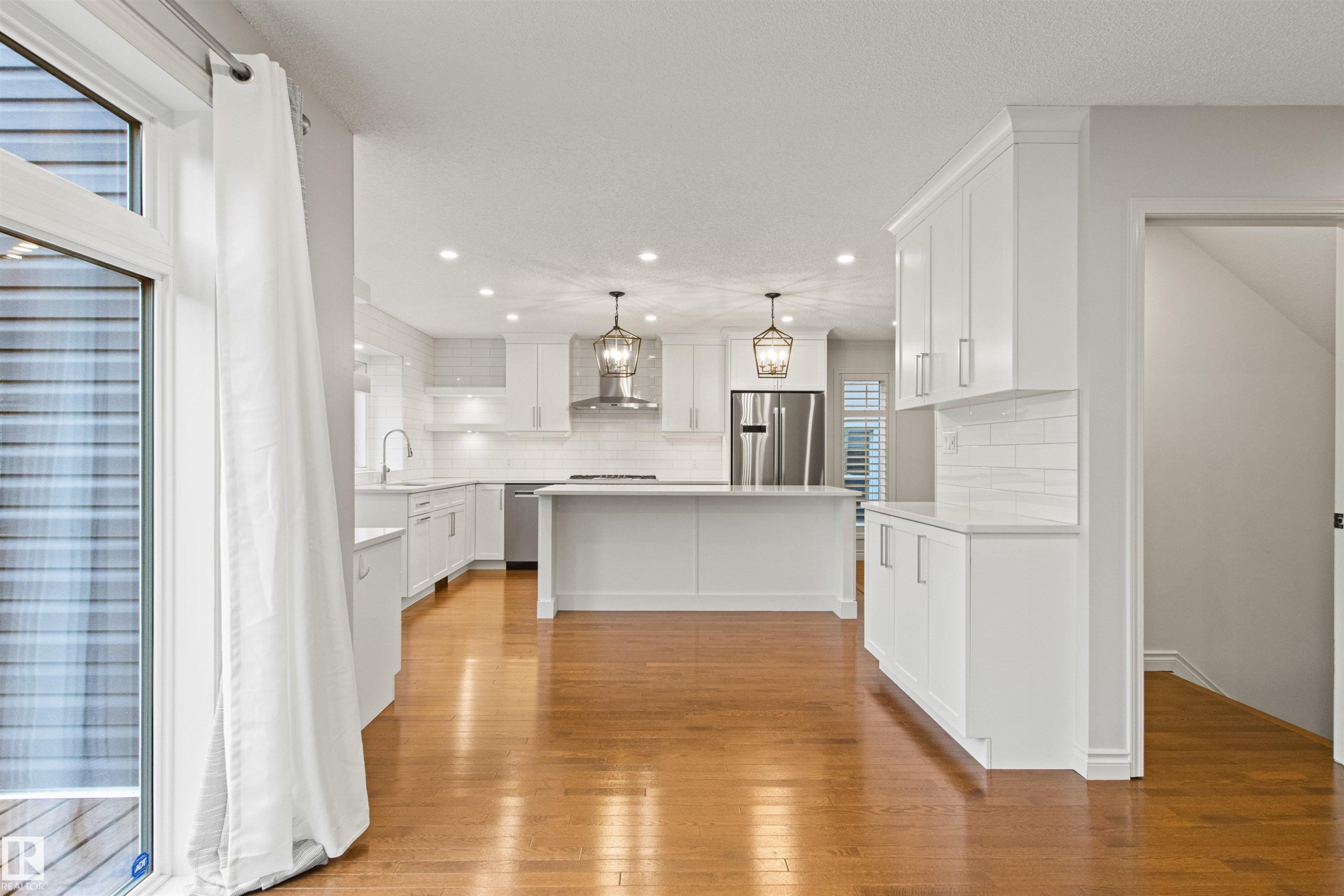 10626 125 Street Nw, Edmonton, AB - Indoor Photo Showing Kitchen