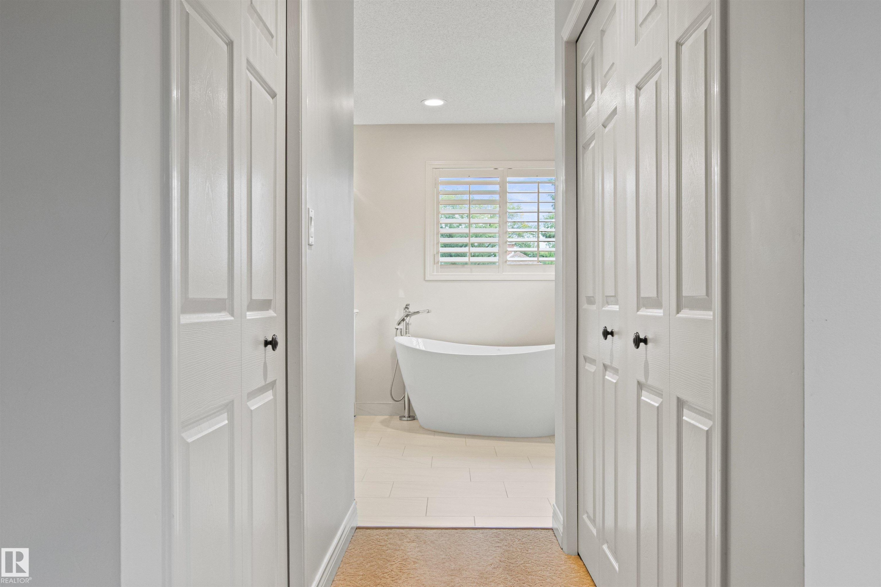 10626 125 Street Nw, Edmonton, AB - Indoor Photo Showing Other Room