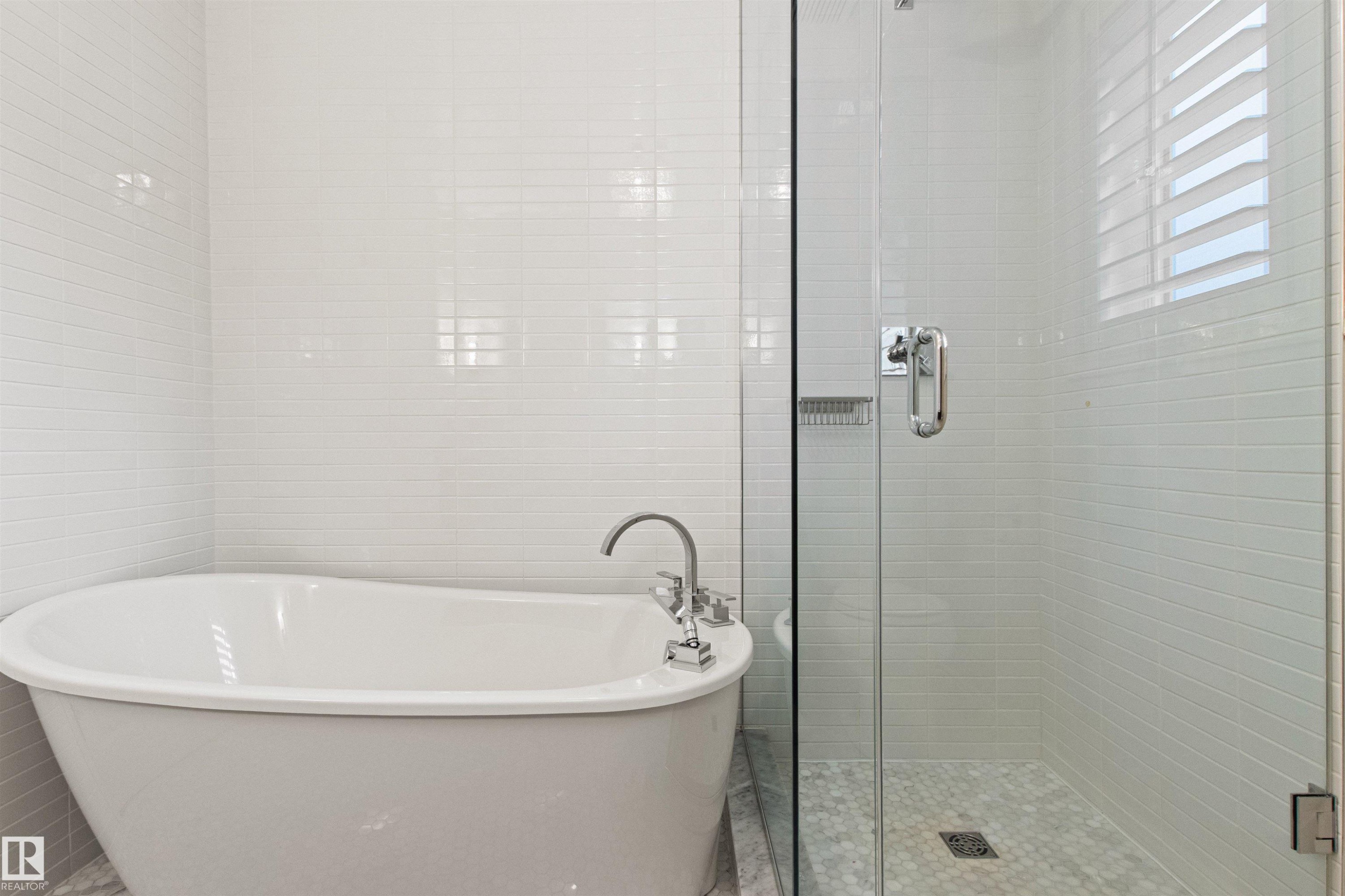 10626 125 Street Nw, Edmonton, AB - Indoor Photo Showing Bathroom