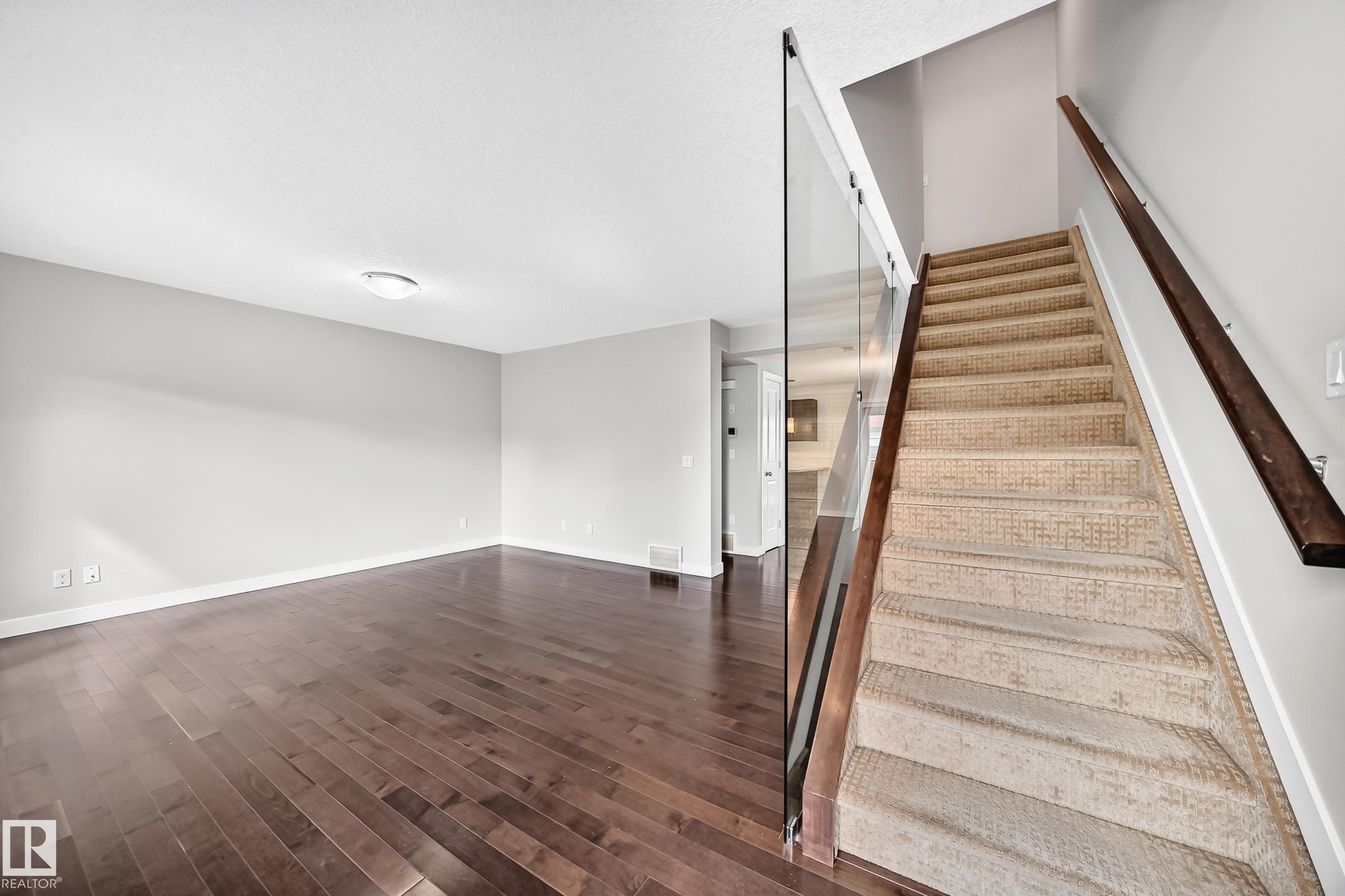 #73 9535 217 St Nw, Edmonton, AB - Indoor Photo Showing Other Room
