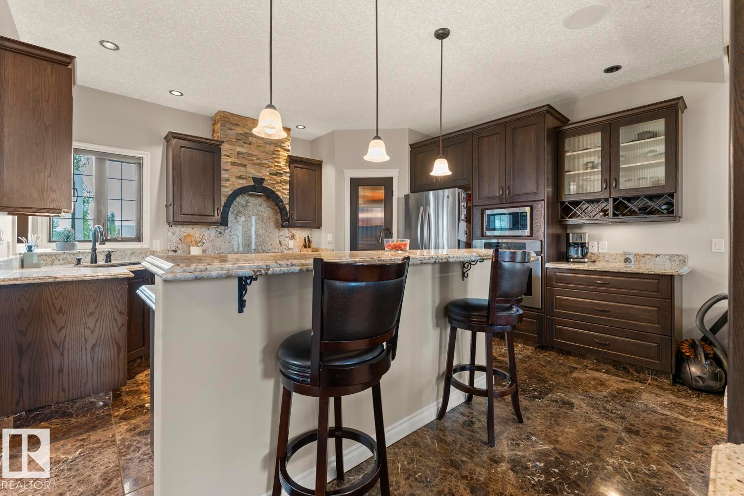 2303 2 Avenue, Cold Lake, AB - Indoor Photo Showing Kitchen With Upgraded Kitchen