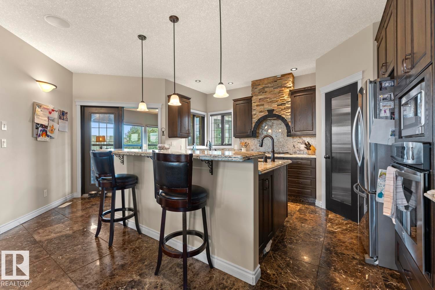 2303 2 Avenue, Cold Lake, AB - Indoor Photo Showing Kitchen With Upgraded Kitchen