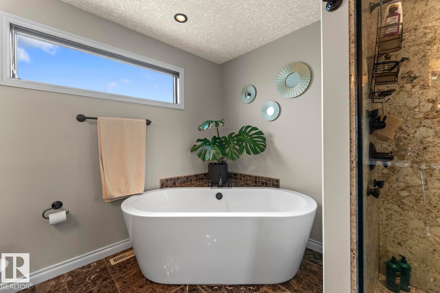 2303 2 Avenue, Cold Lake, AB - Indoor Photo Showing Bathroom