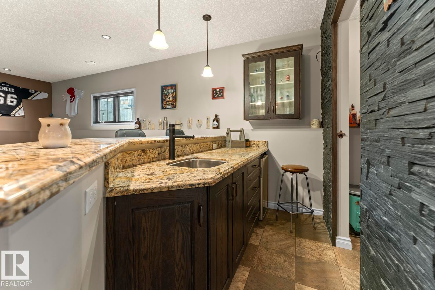 2303 2 Avenue, Cold Lake, AB - Indoor Photo Showing Kitchen
