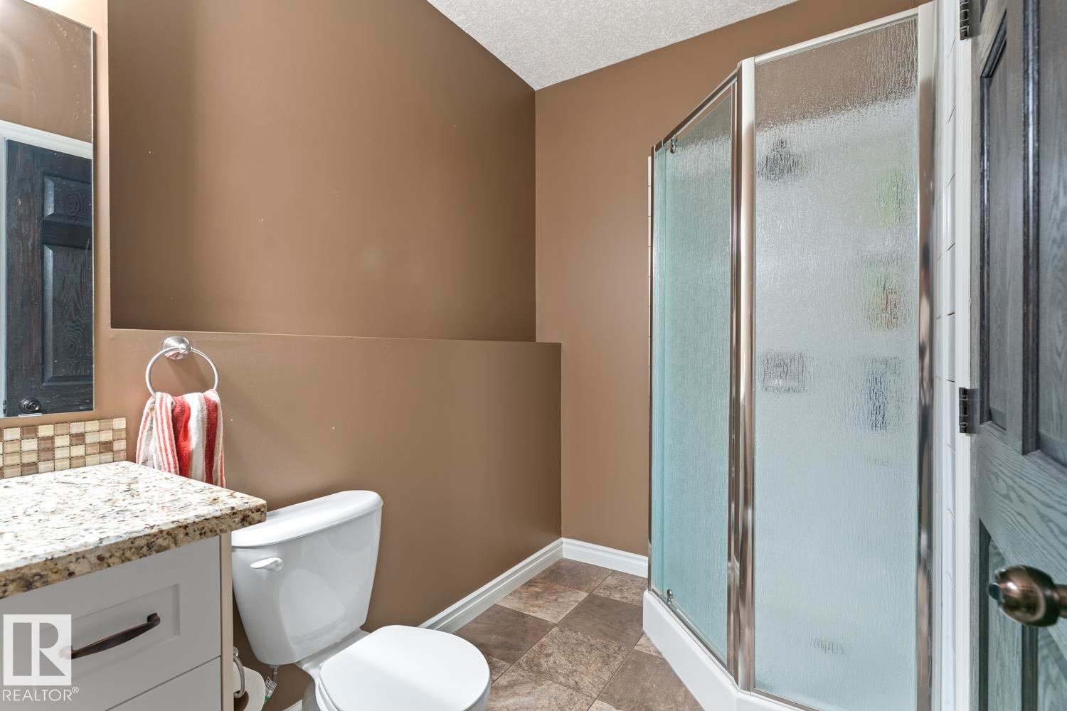 2303 2 Avenue, Cold Lake, AB - Indoor Photo Showing Bathroom