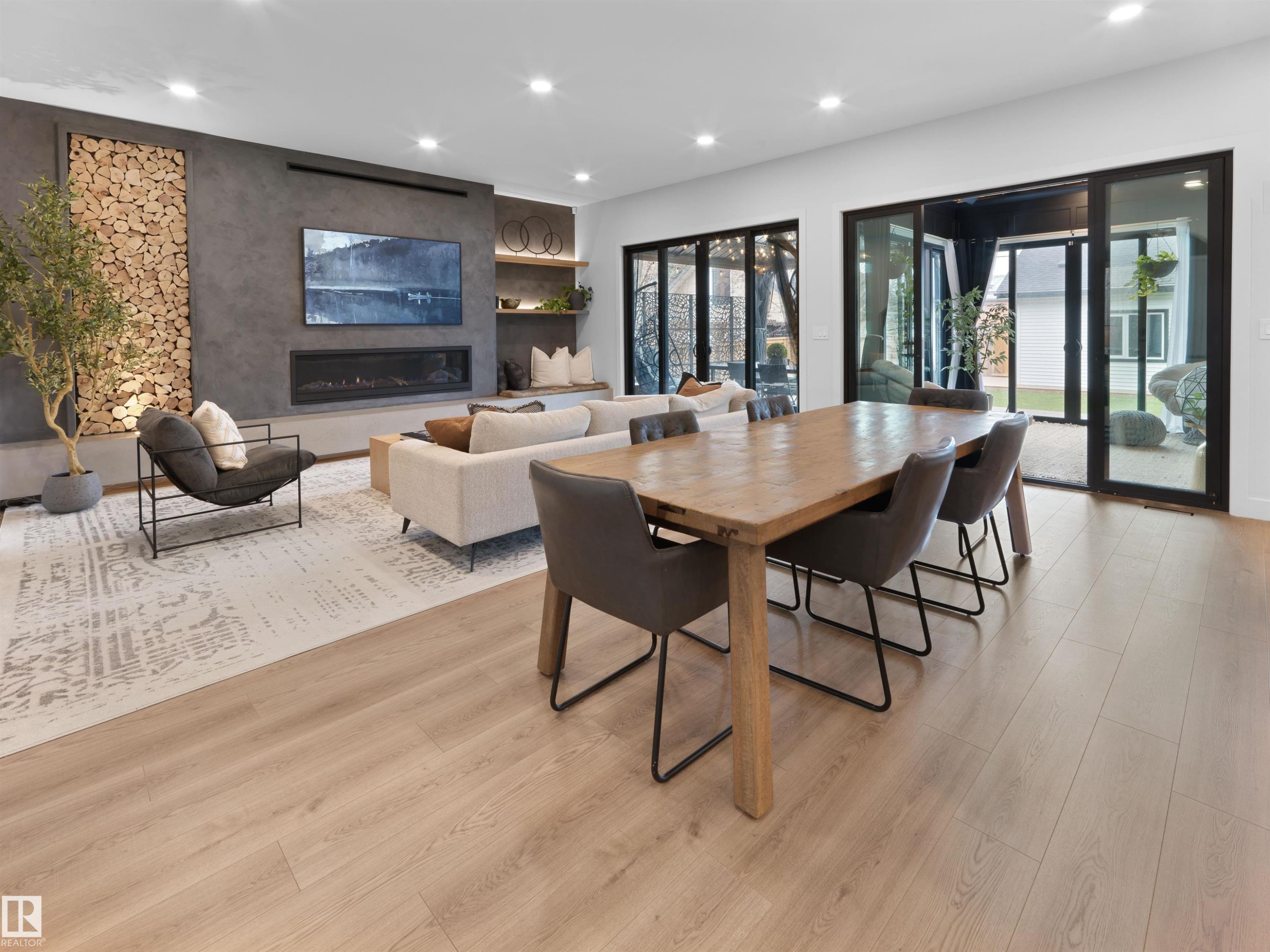 10214 125 Street Nw, Edmonton, AB - Indoor