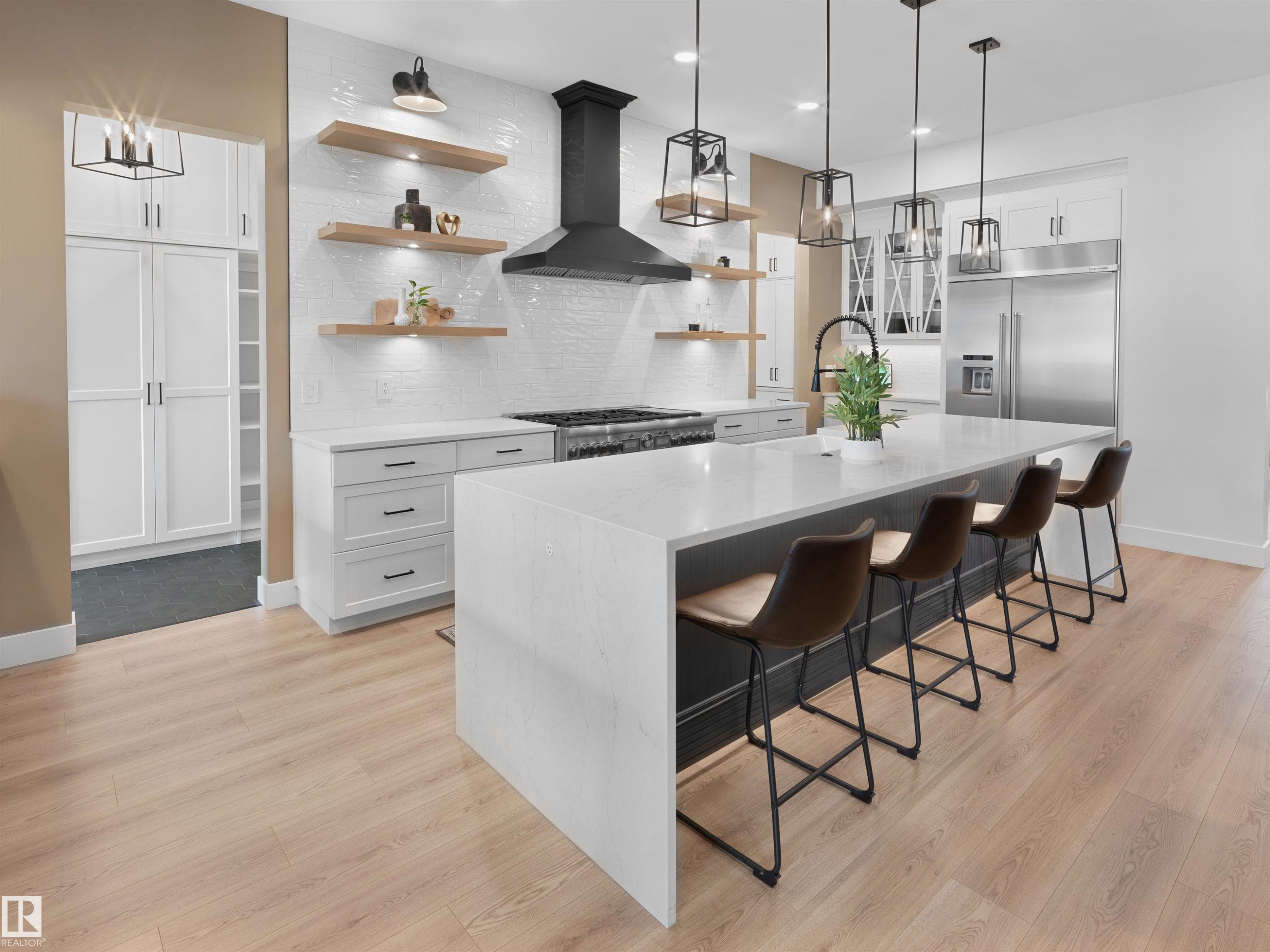 10214 125 Street Nw, Edmonton, AB - Indoor